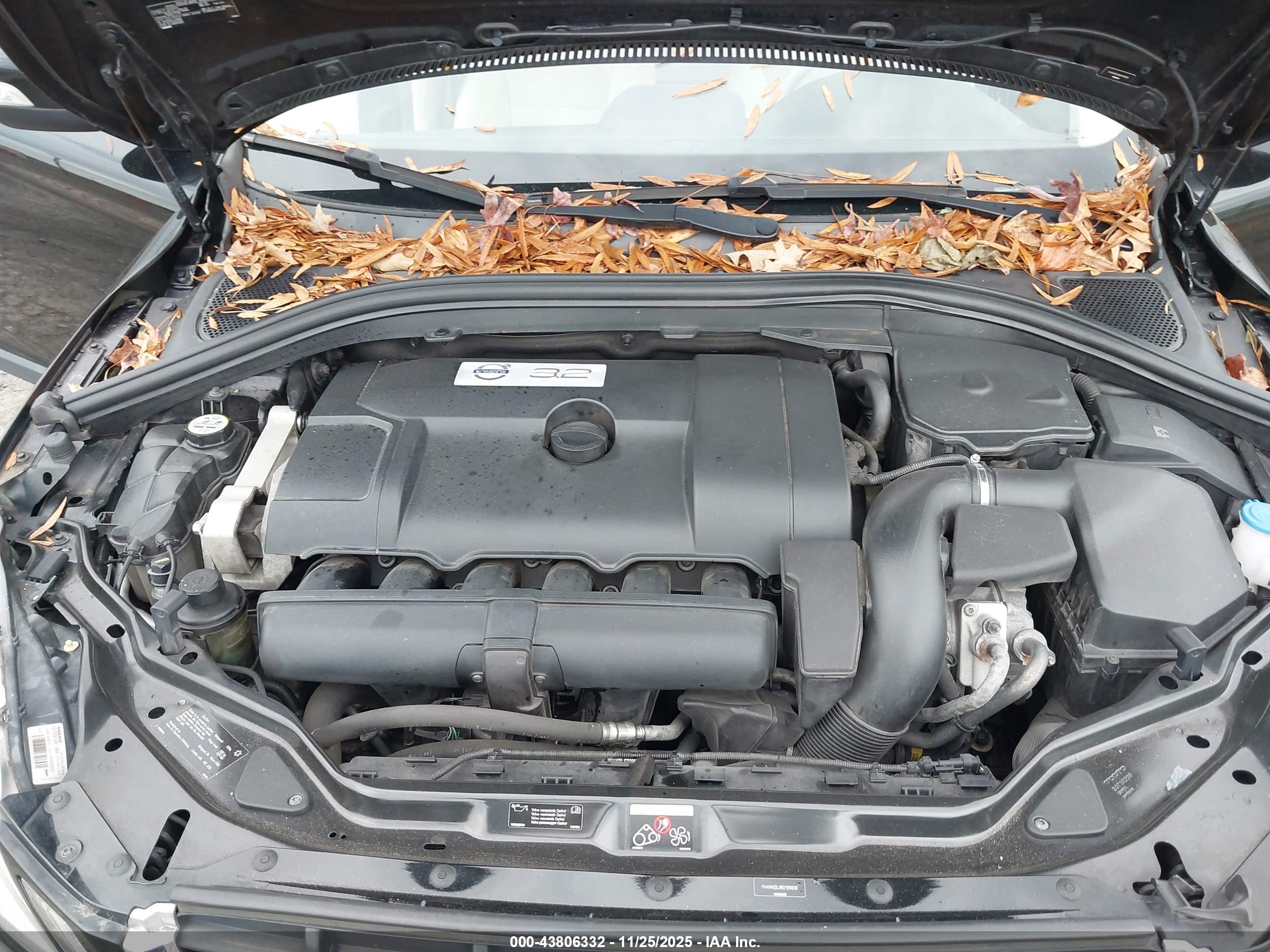 VOLVO XC60 image 10