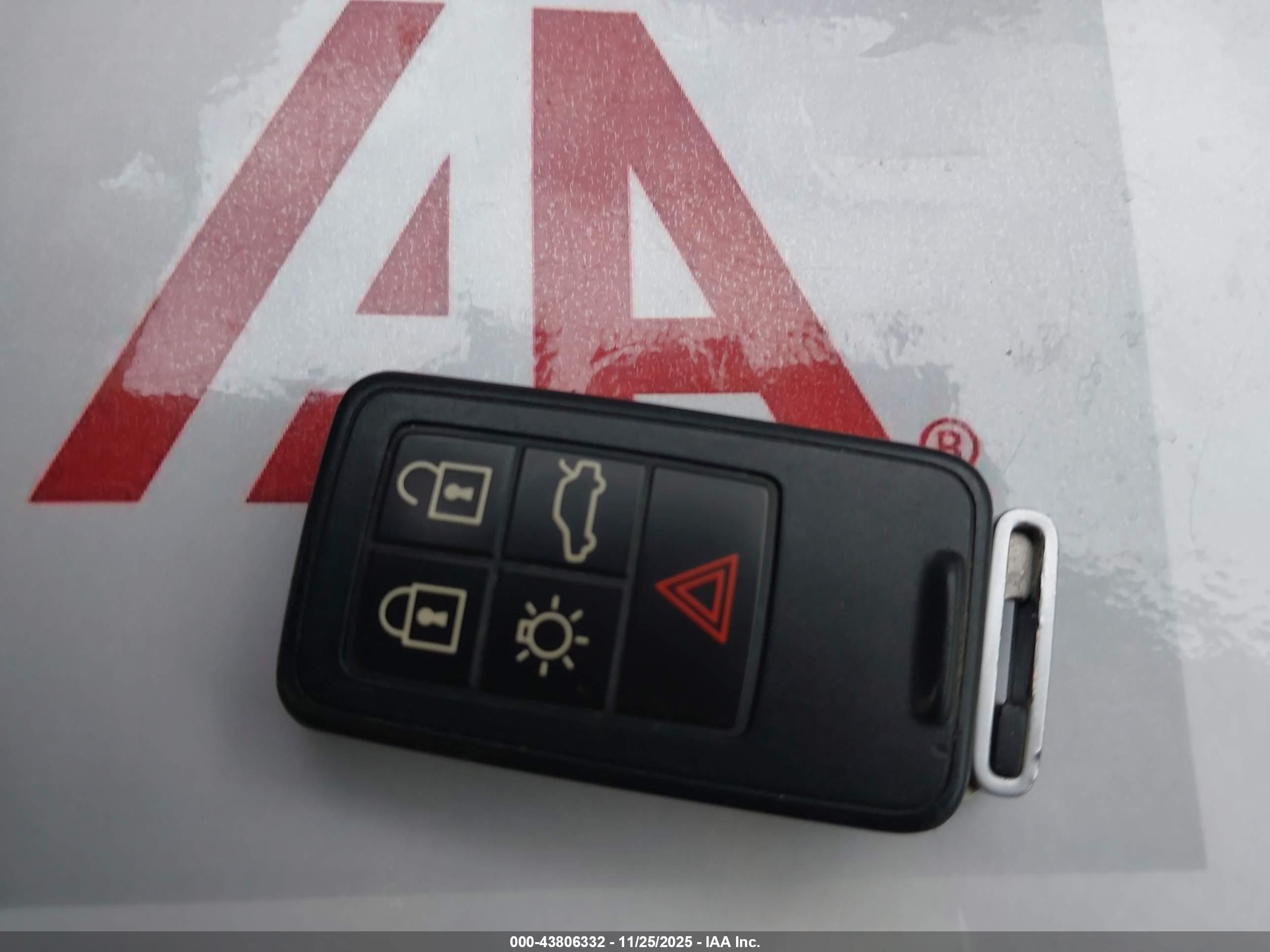 VOLVO XC60 image 11