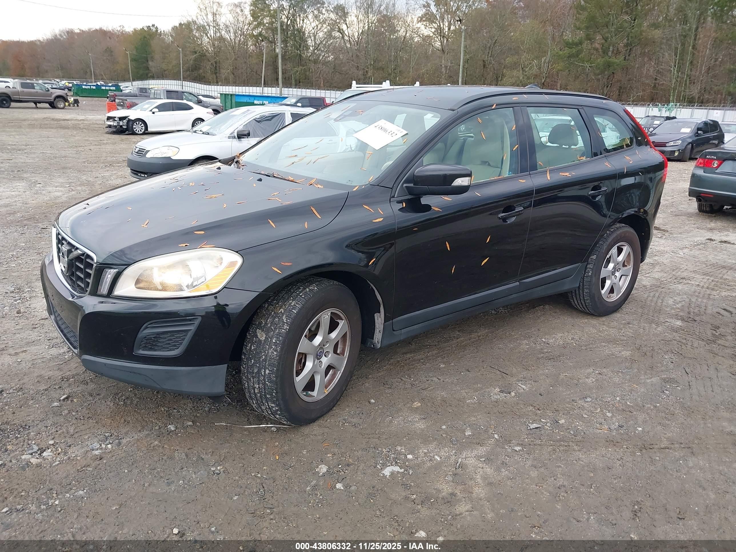 VOLVO XC60 image 2