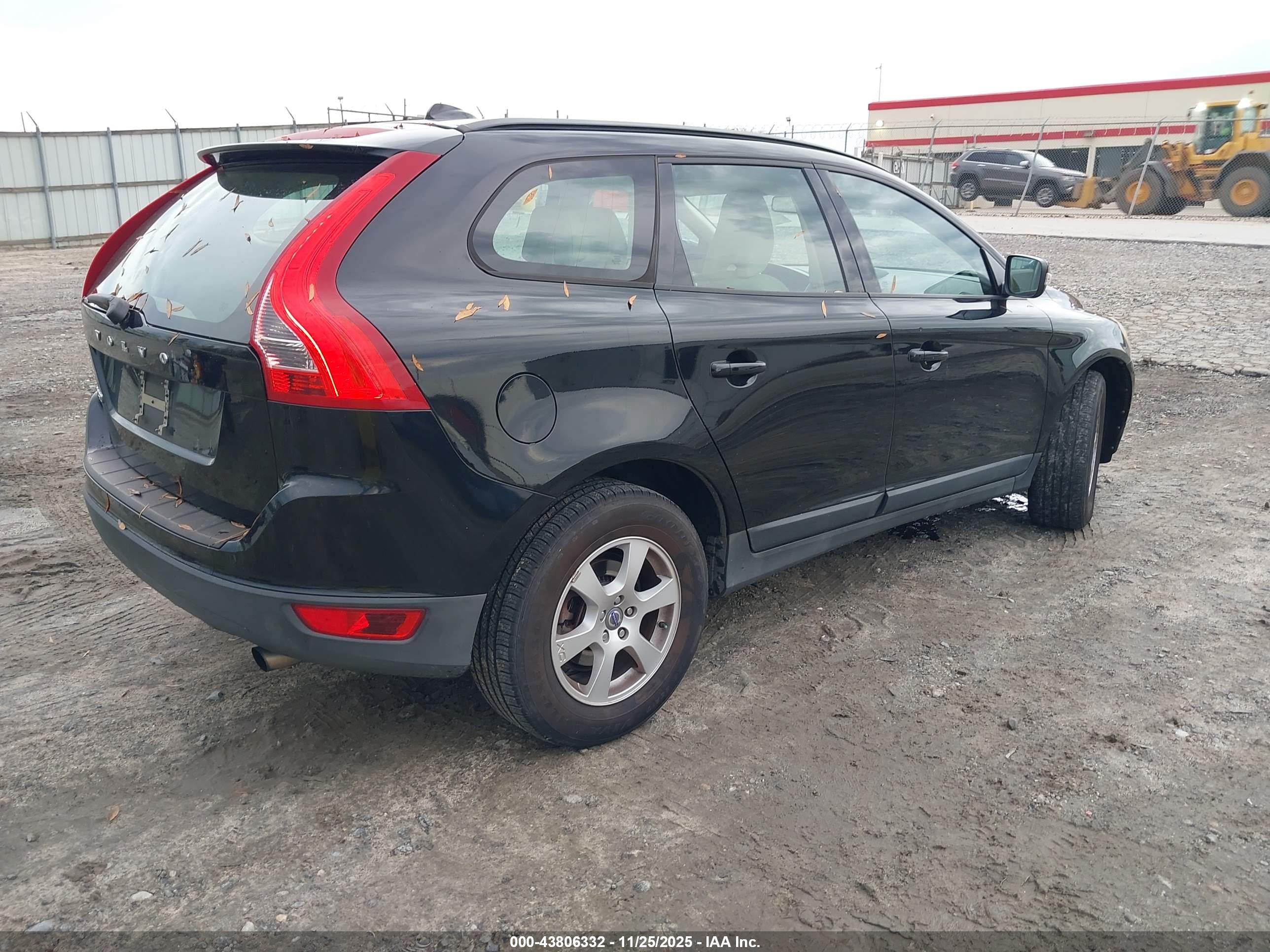 VOLVO XC60 image 4