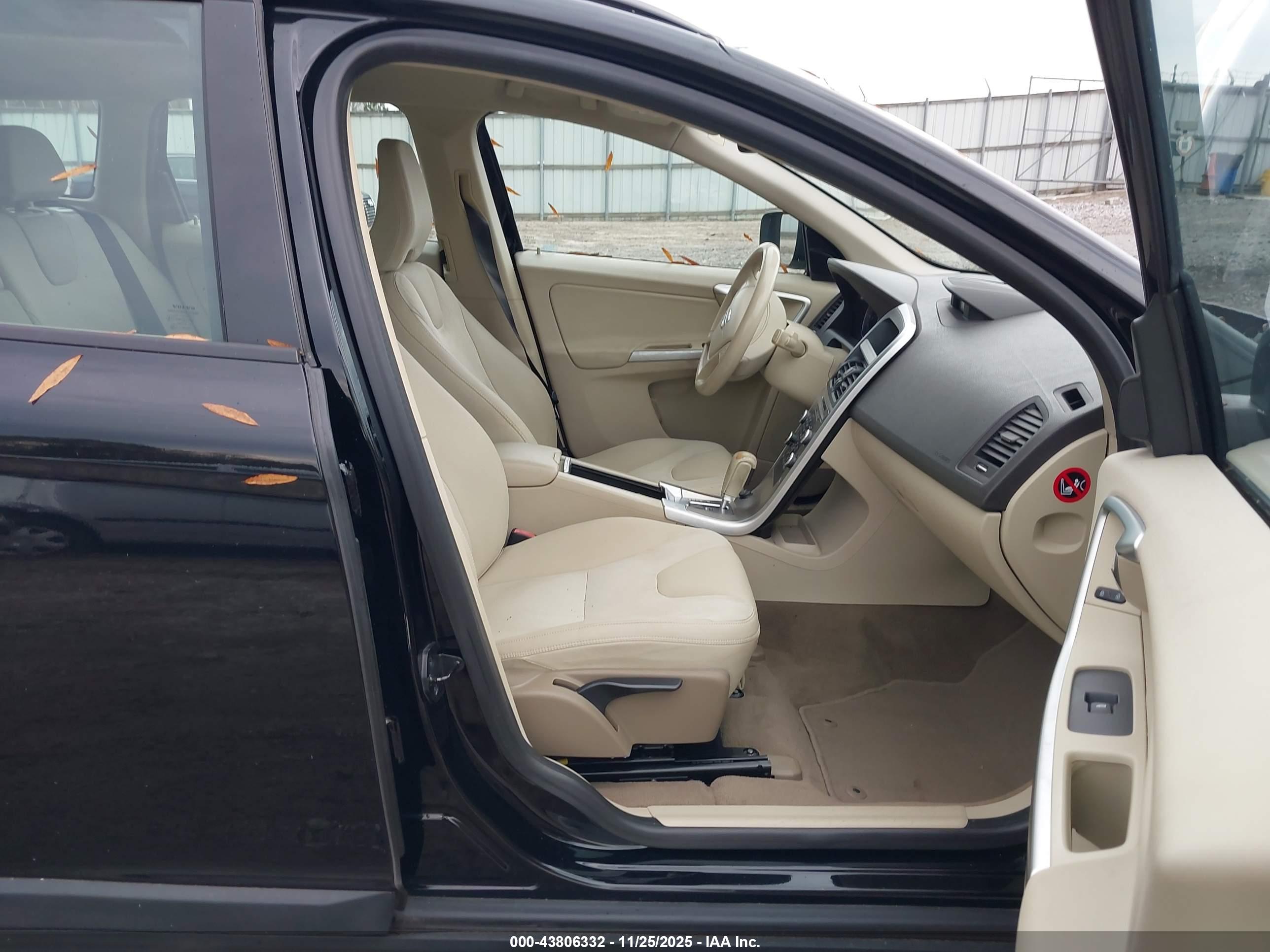 VOLVO XC60 image 5