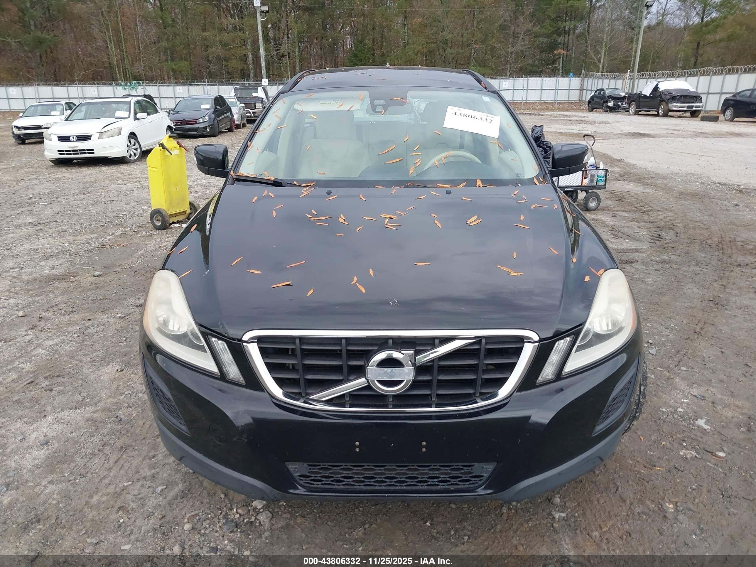 VOLVO XC60 image 6
