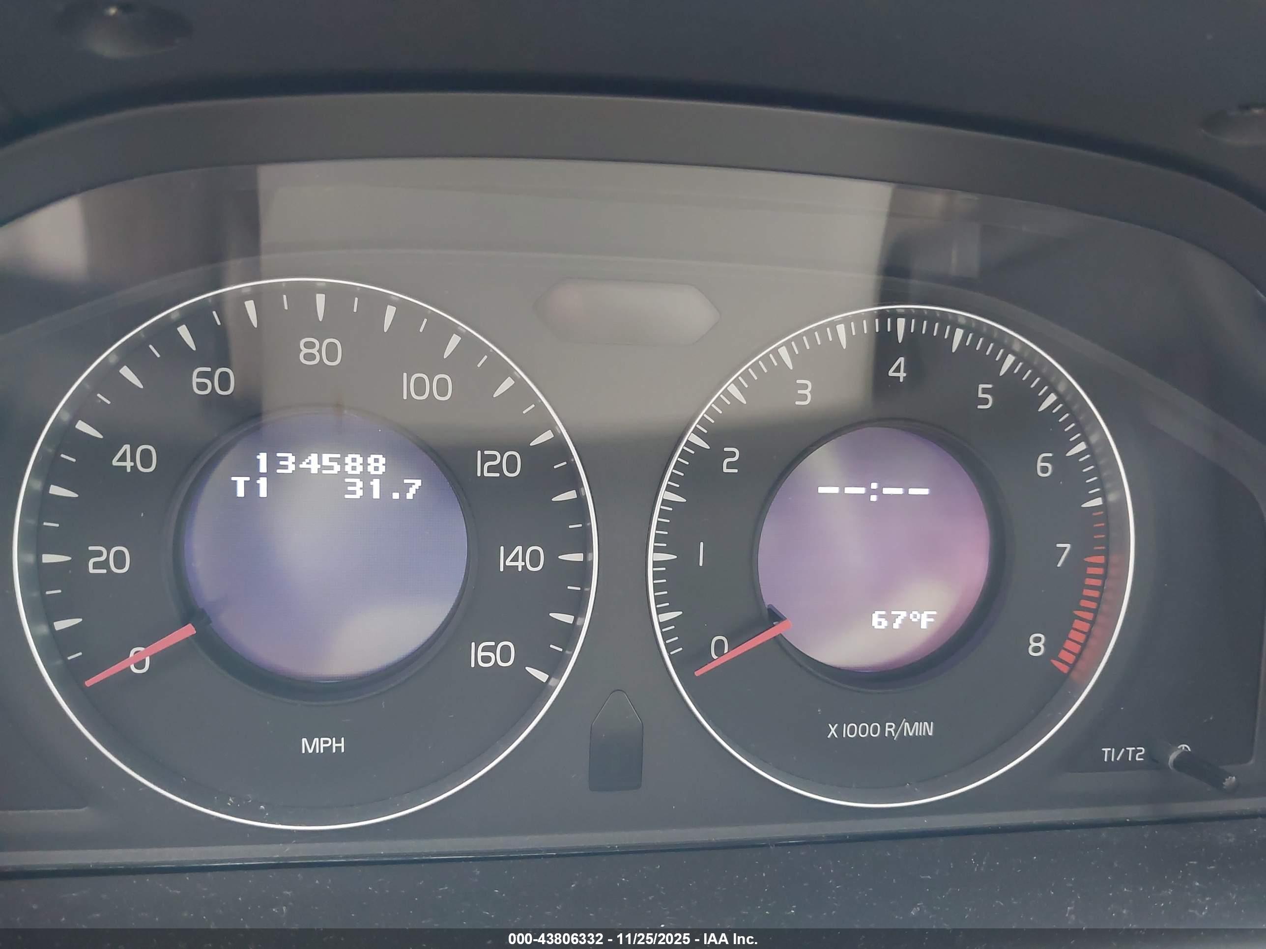 VOLVO XC60 image 7