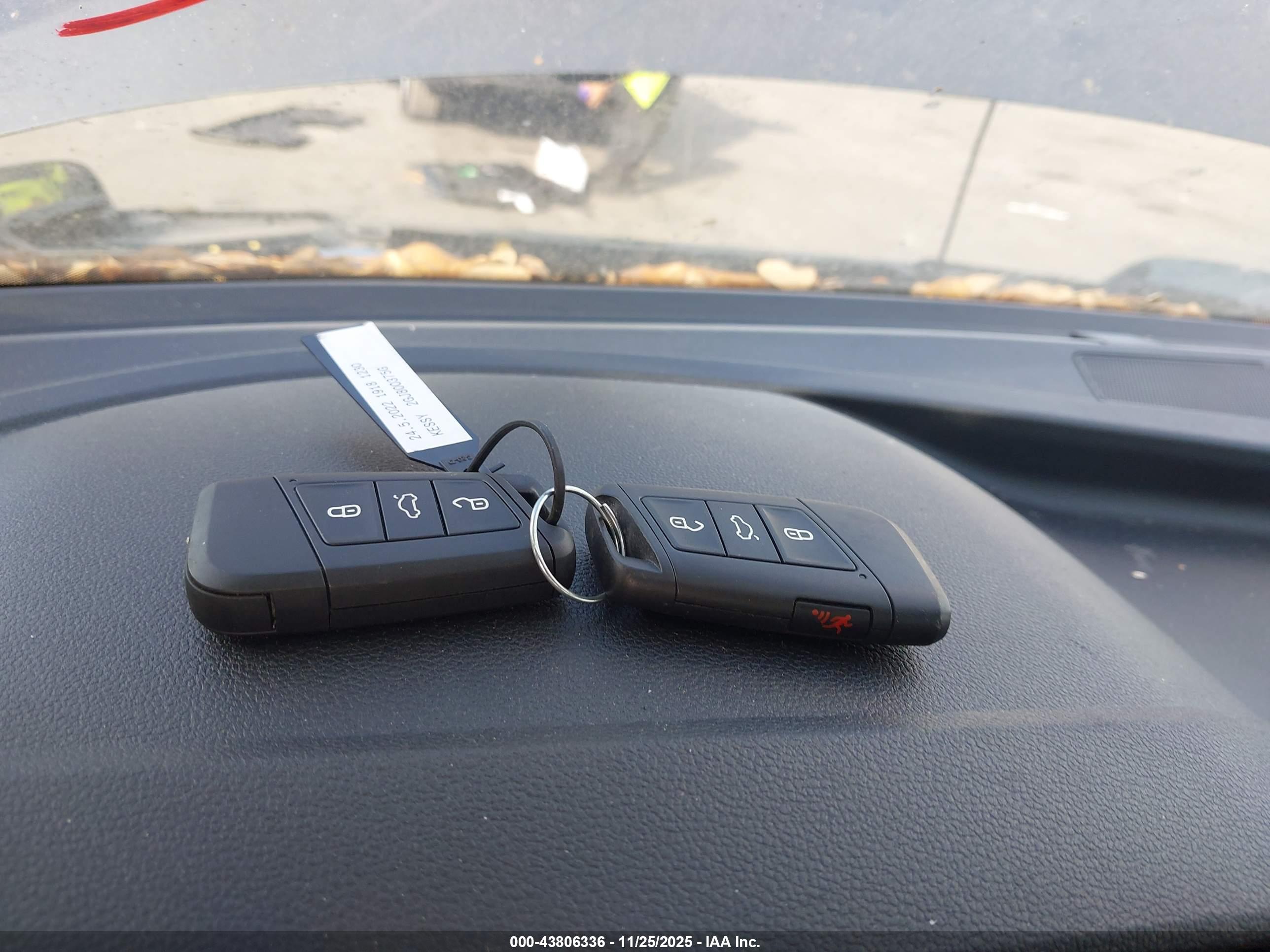 VOLKSWAGEN TAOS image 11