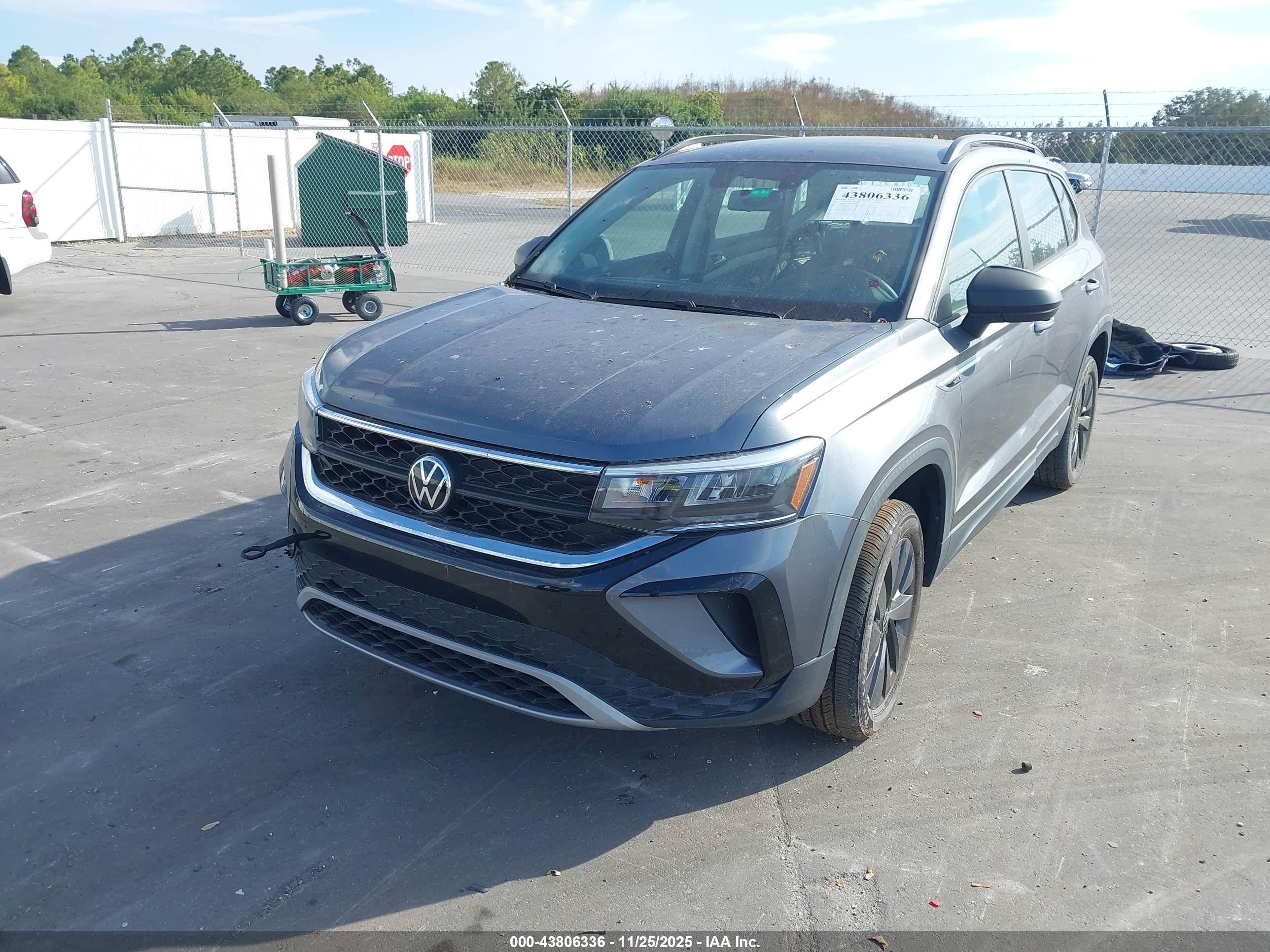 VOLKSWAGEN TAOS image 2