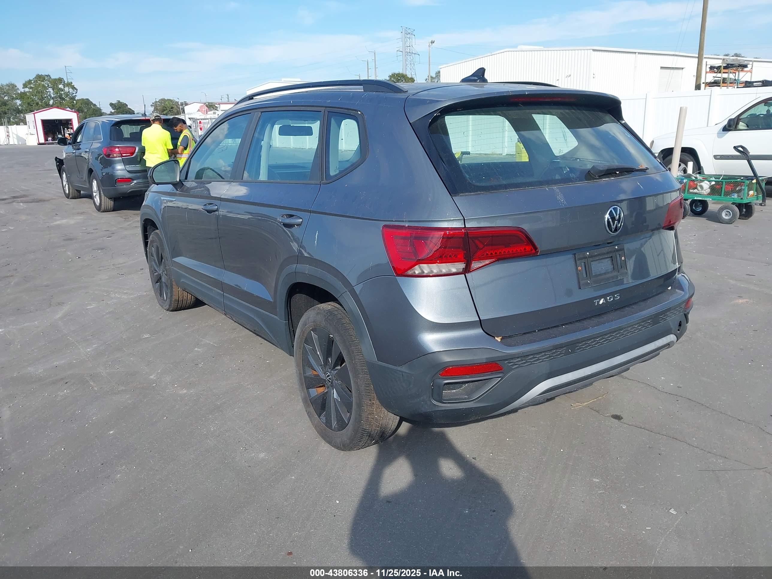 VOLKSWAGEN TAOS image 3