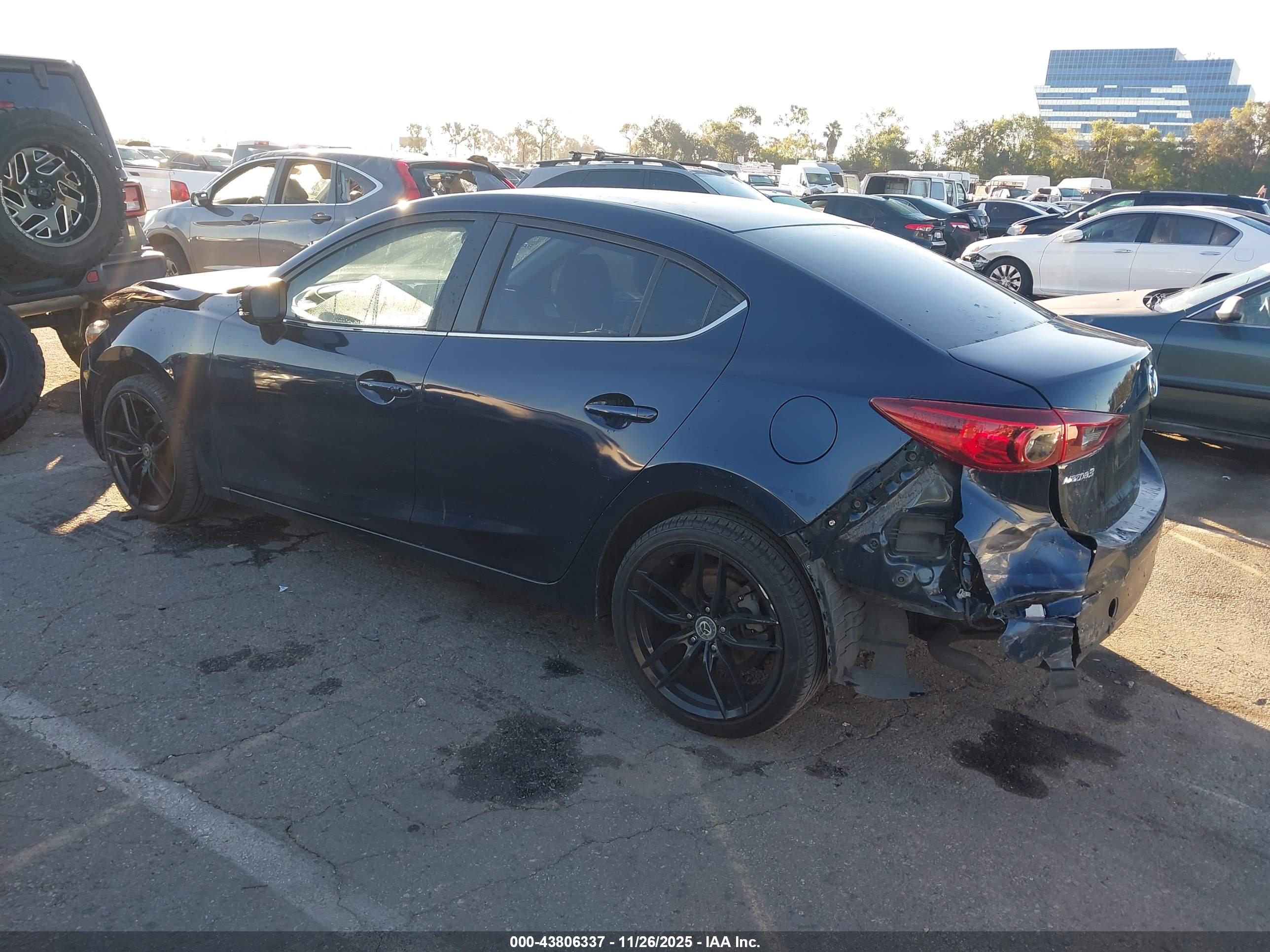 MAZDA MAZDA3 image 3