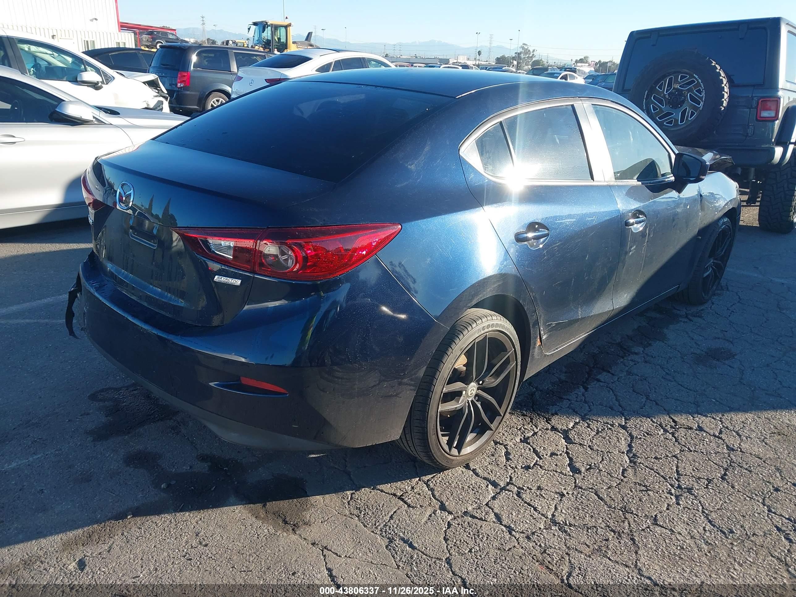 MAZDA MAZDA3 image 4