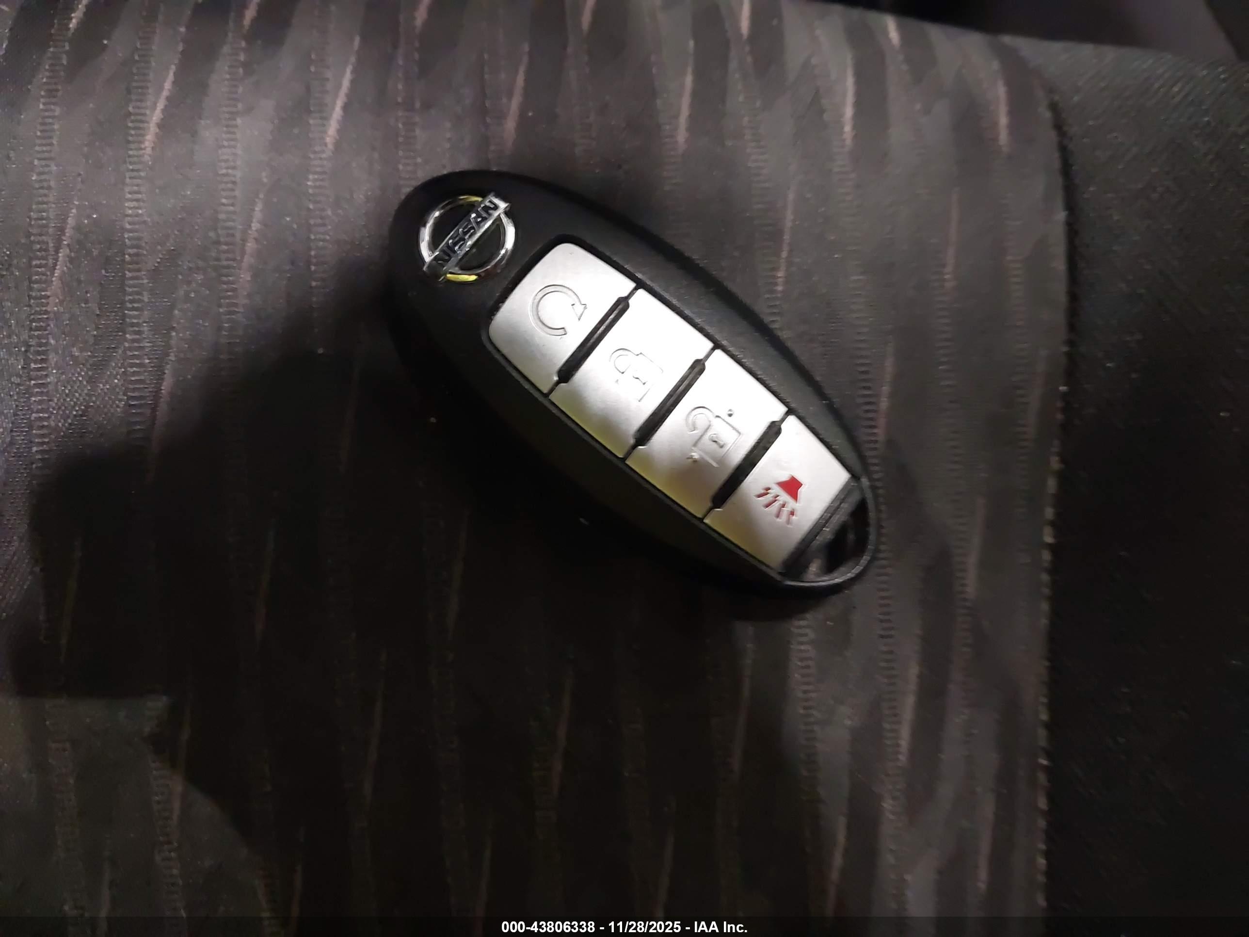 NISSAN ROGUE image 11