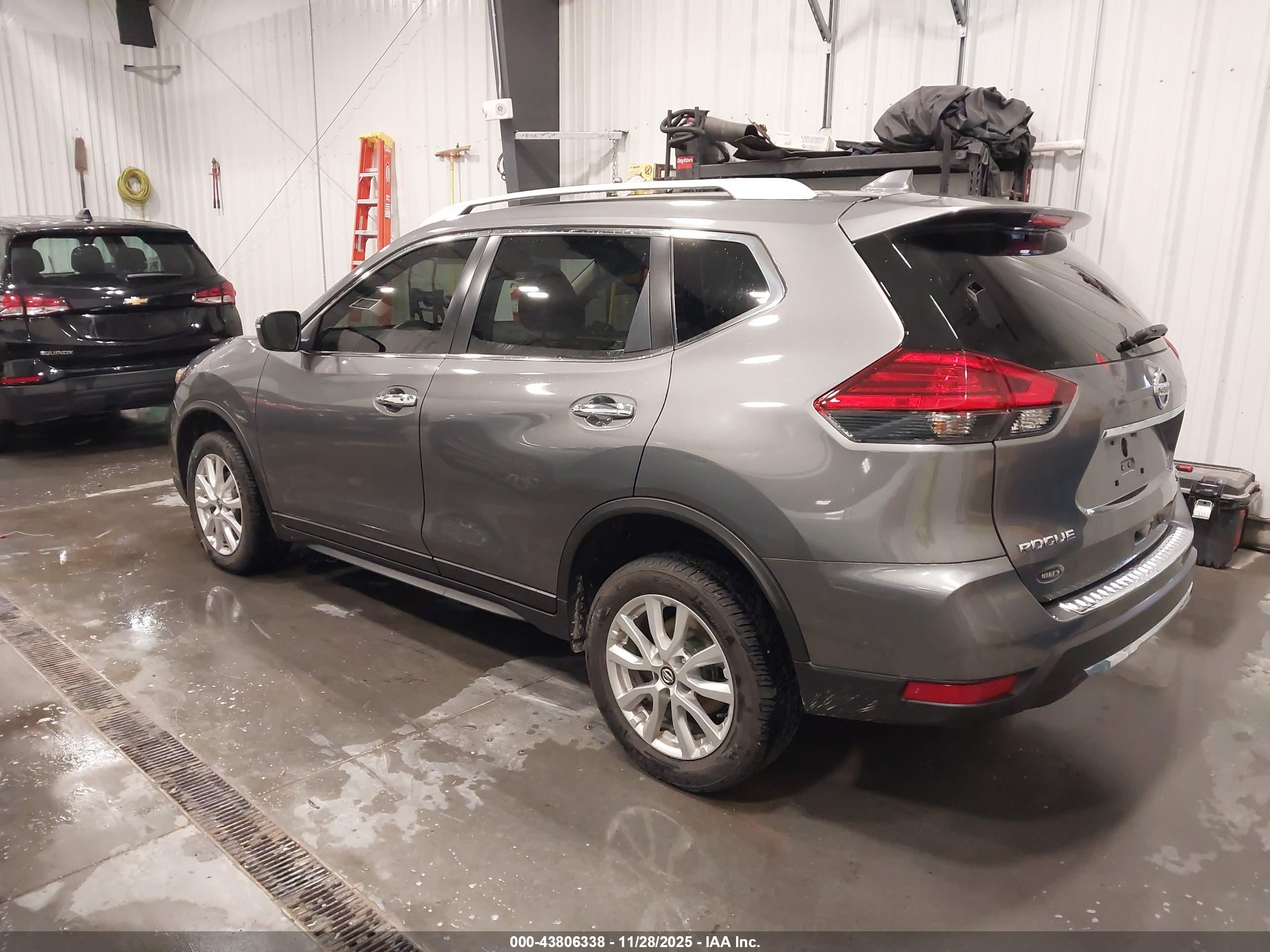 NISSAN ROGUE image 3