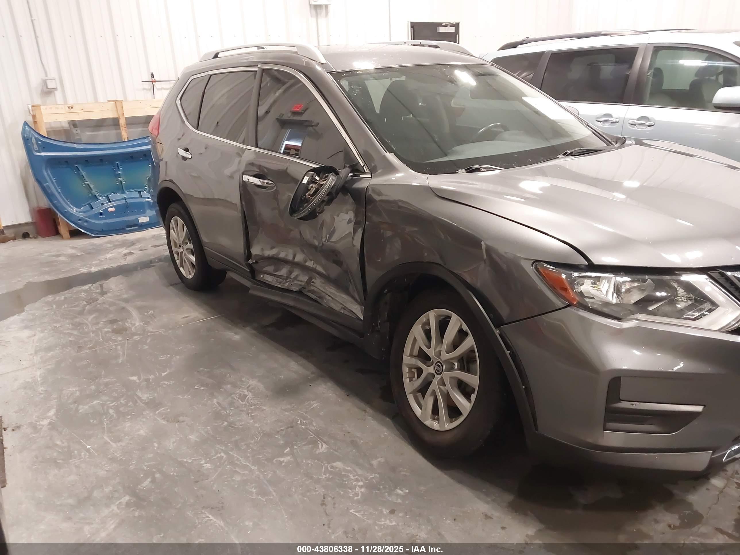 NISSAN ROGUE image 6