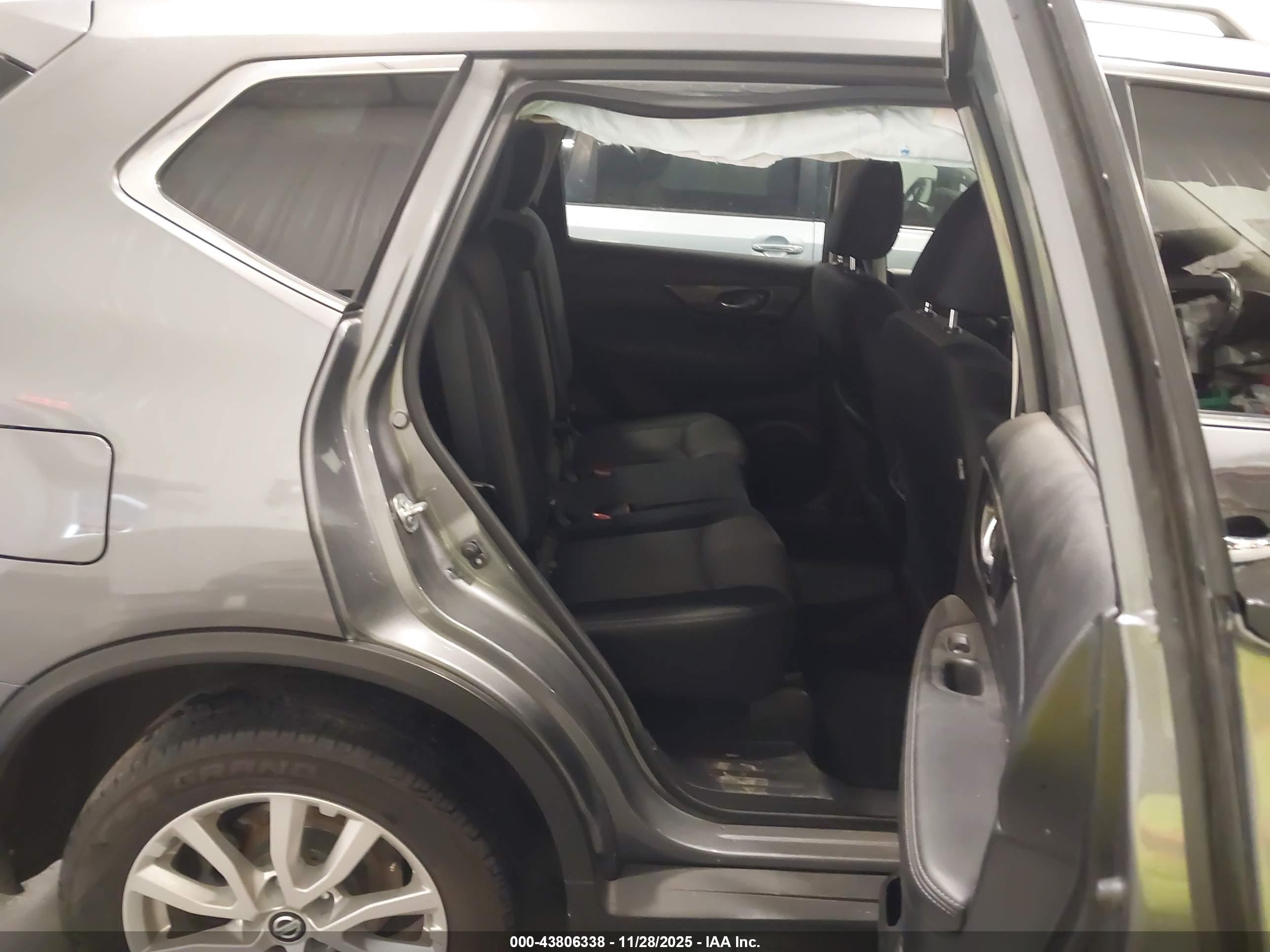 NISSAN ROGUE image 8