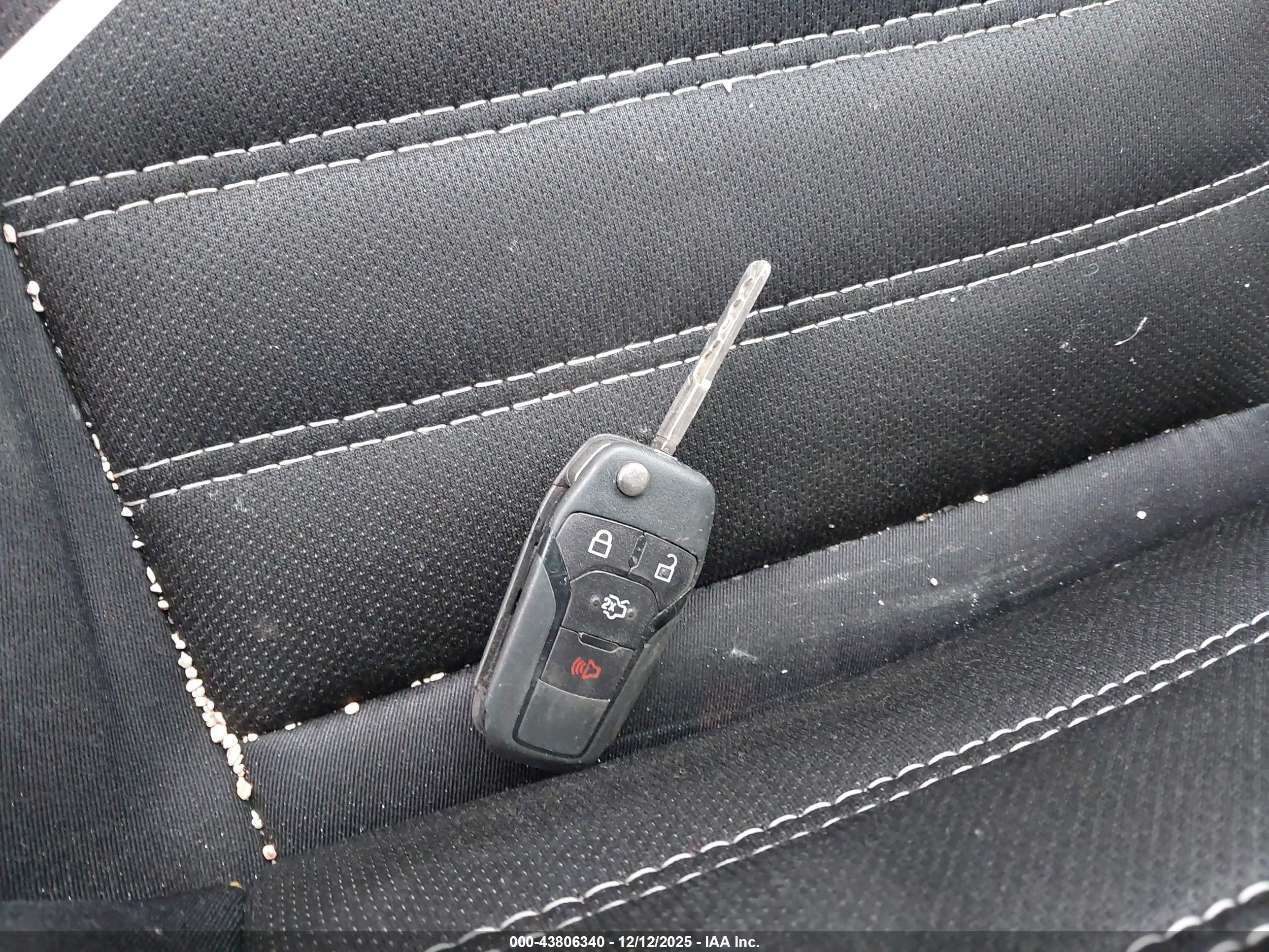 FORD FUSION image 11