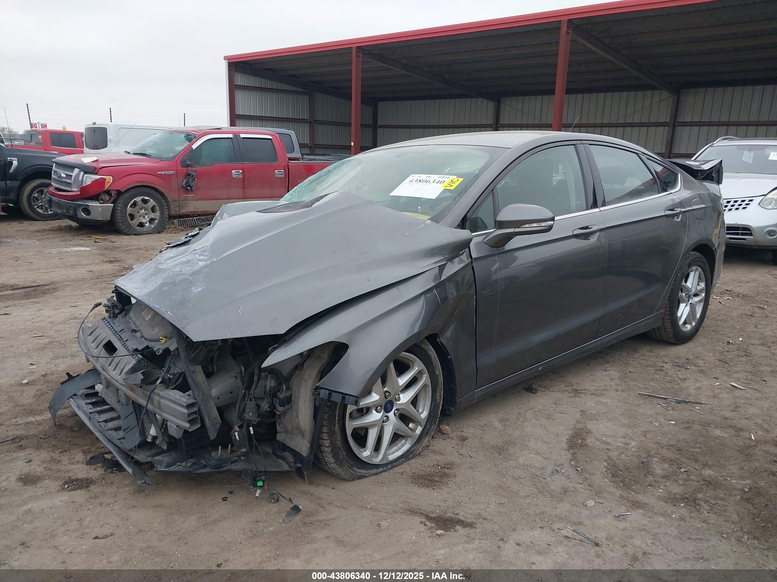 FORD FUSION image 2