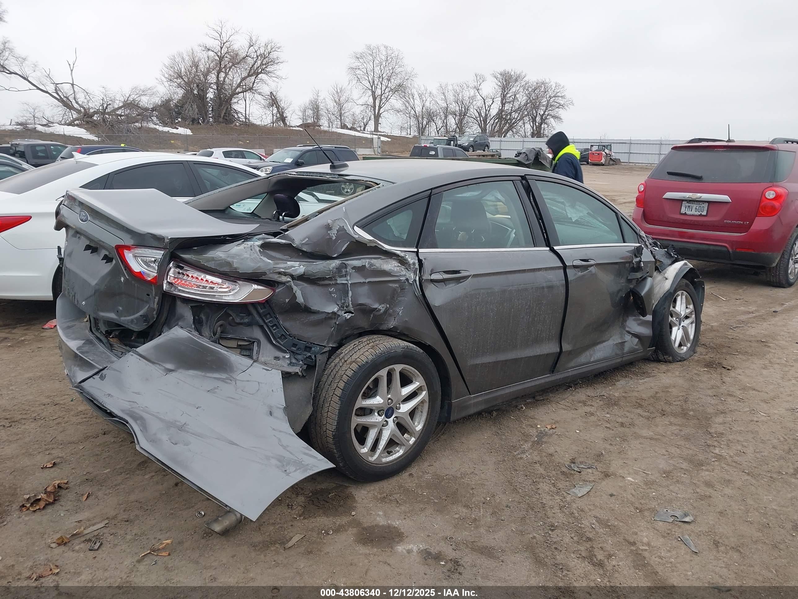 FORD FUSION image 4