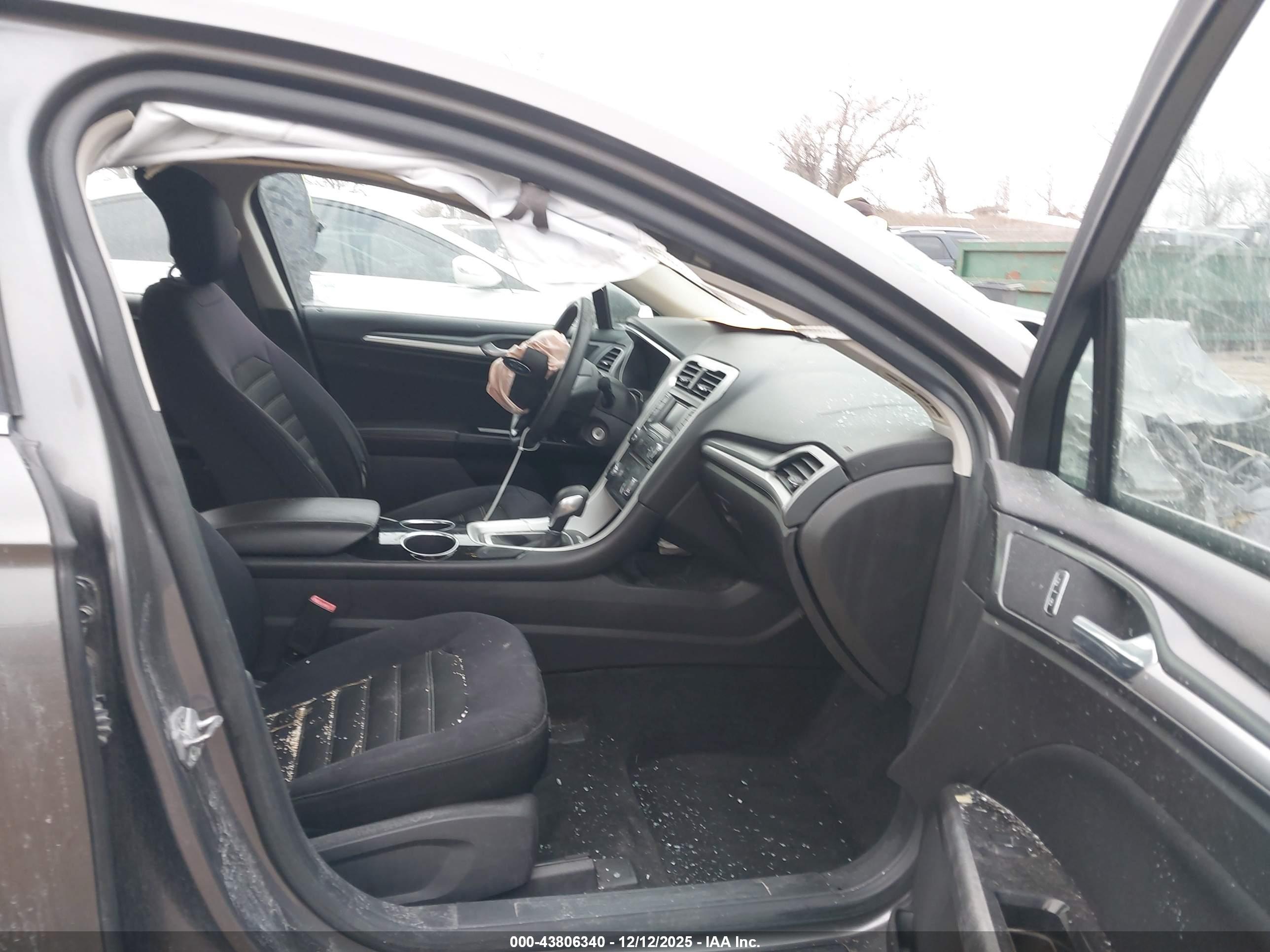 FORD FUSION image 5