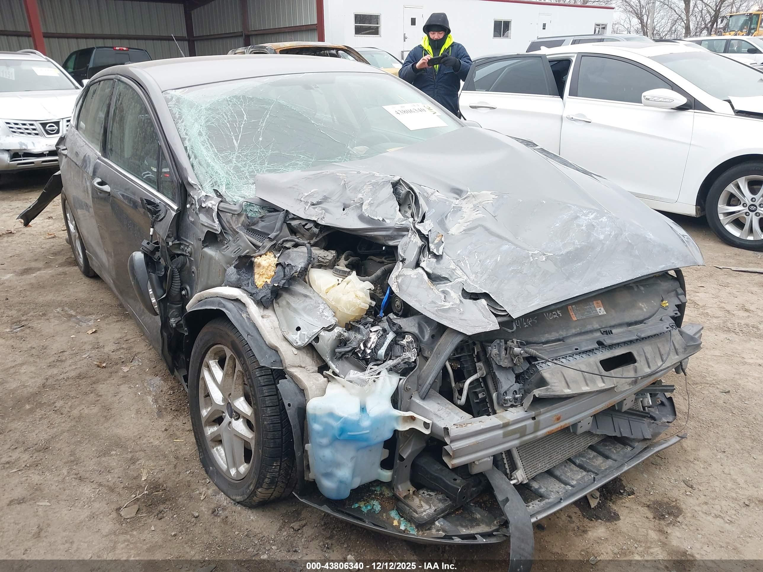 FORD FUSION image 6