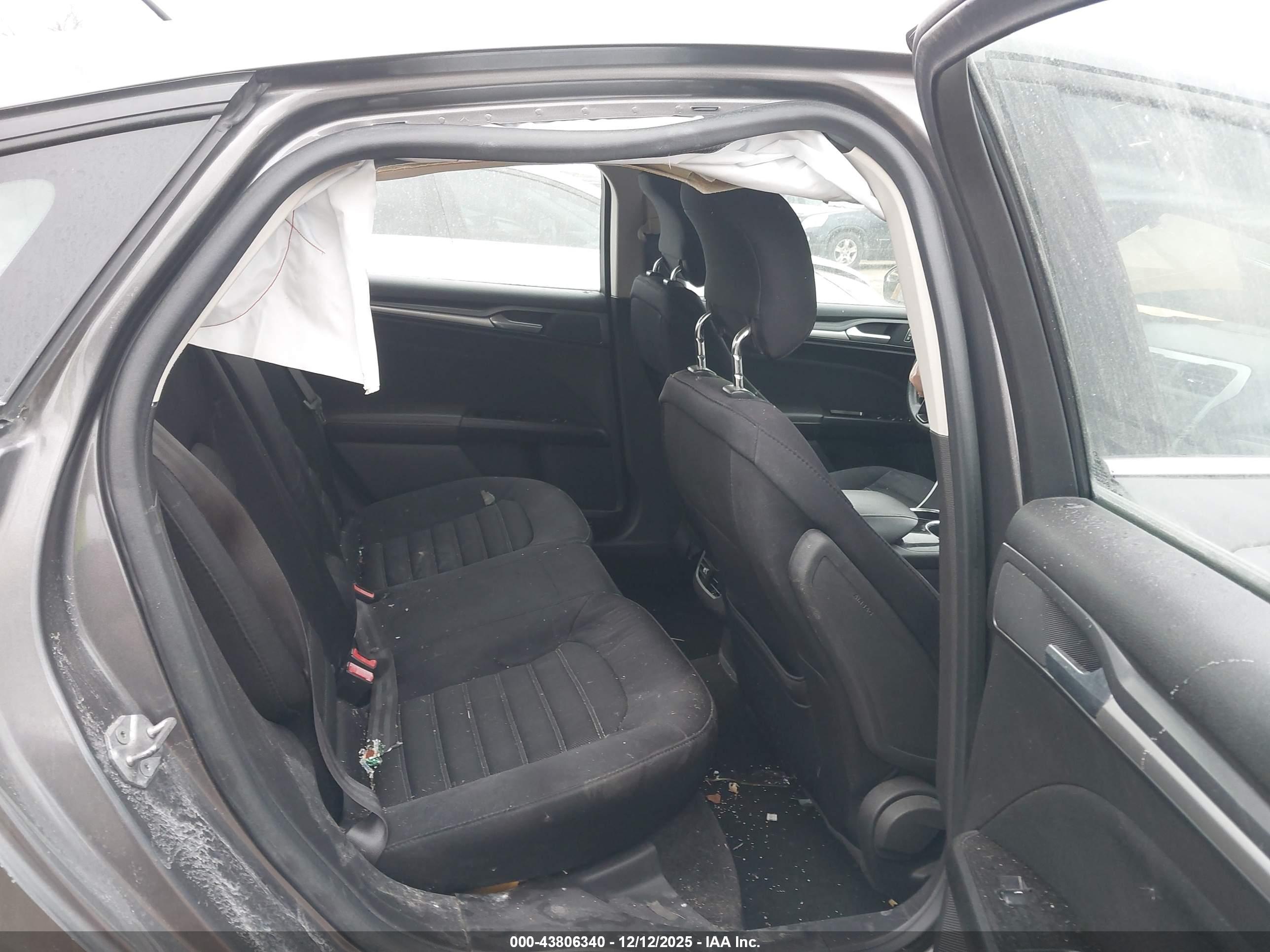 FORD FUSION image 8