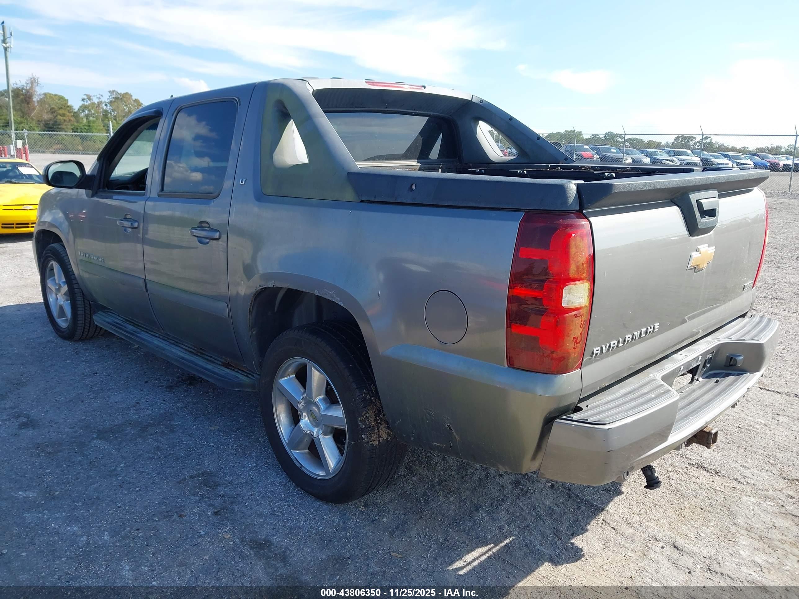 CHEVROLET AVALANCHE image 3