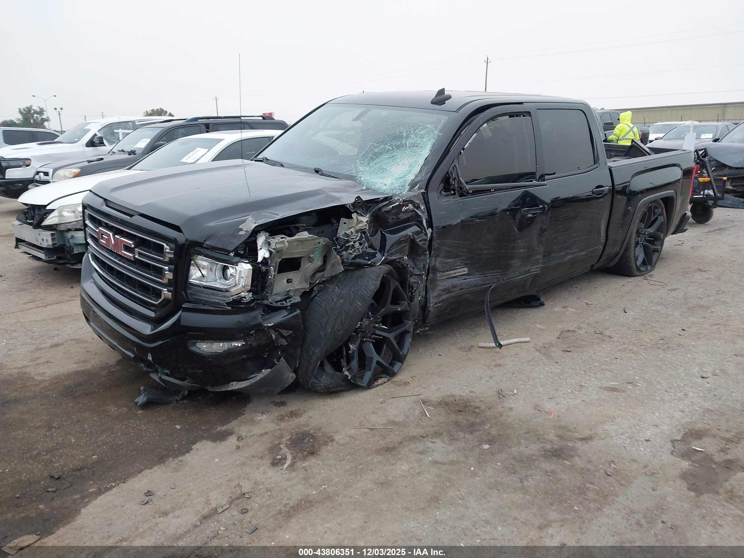 GMC SIERRA image 2