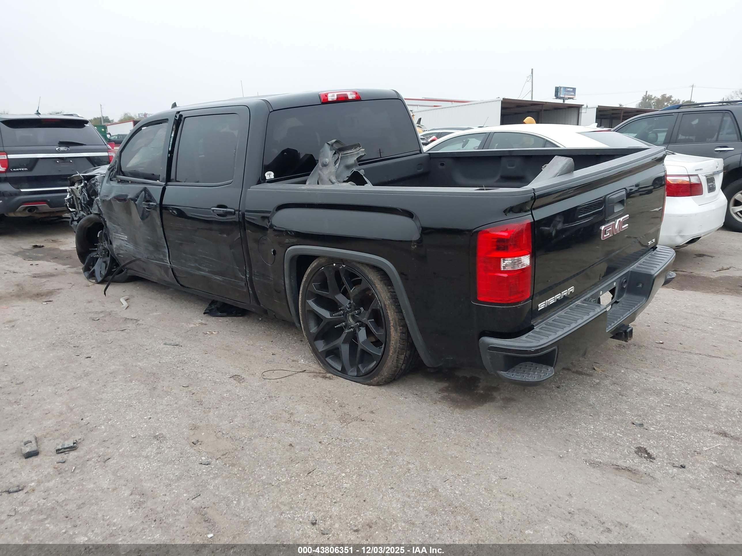 GMC SIERRA image 3