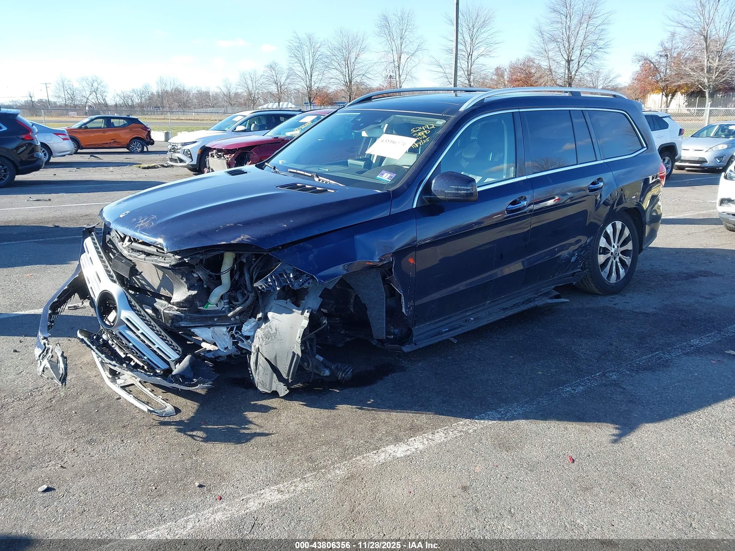 MERCEDES-BENZ GLS image 2