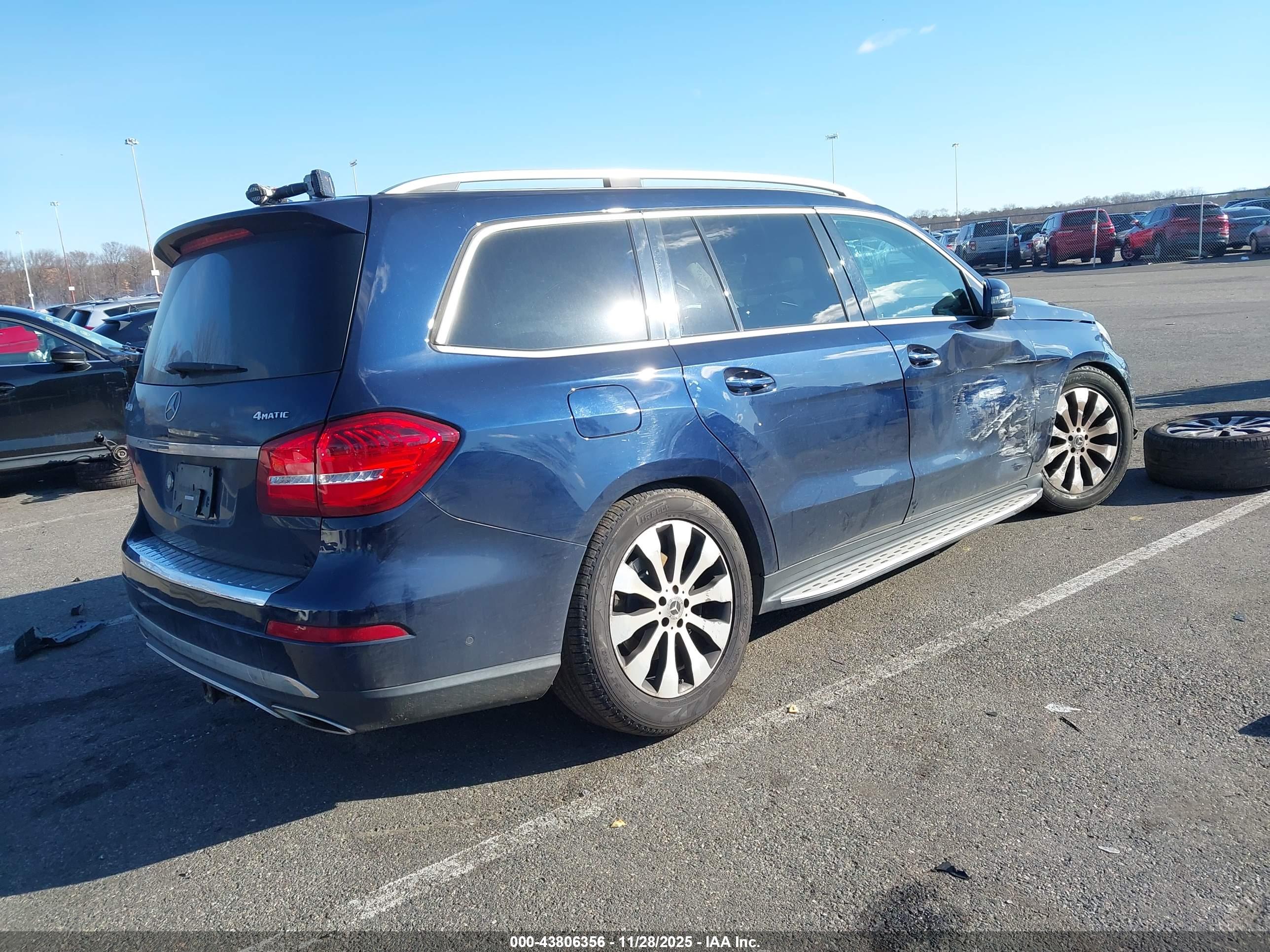 MERCEDES-BENZ GLS image 4
