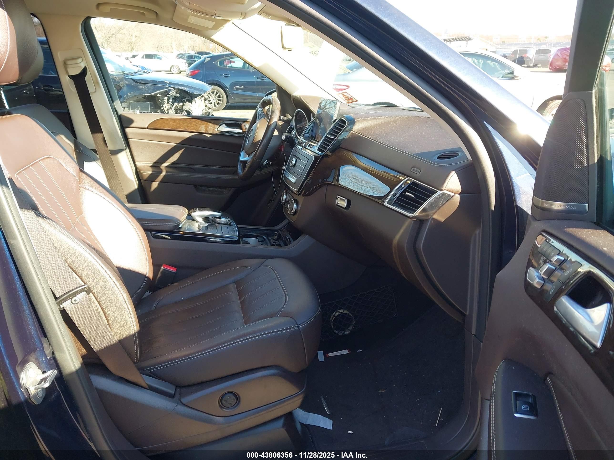 MERCEDES-BENZ GLS image 5