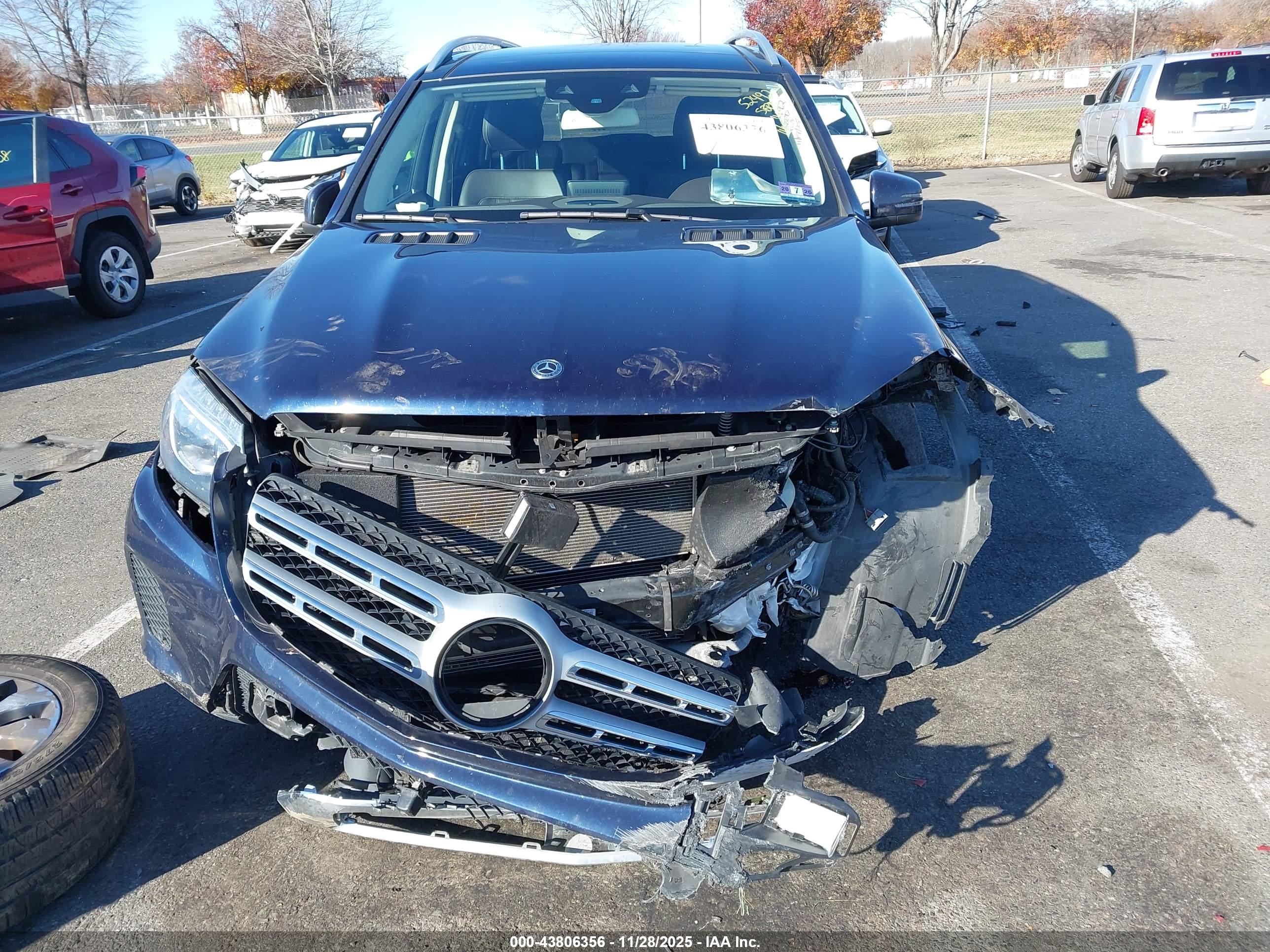 MERCEDES-BENZ GLS image 6