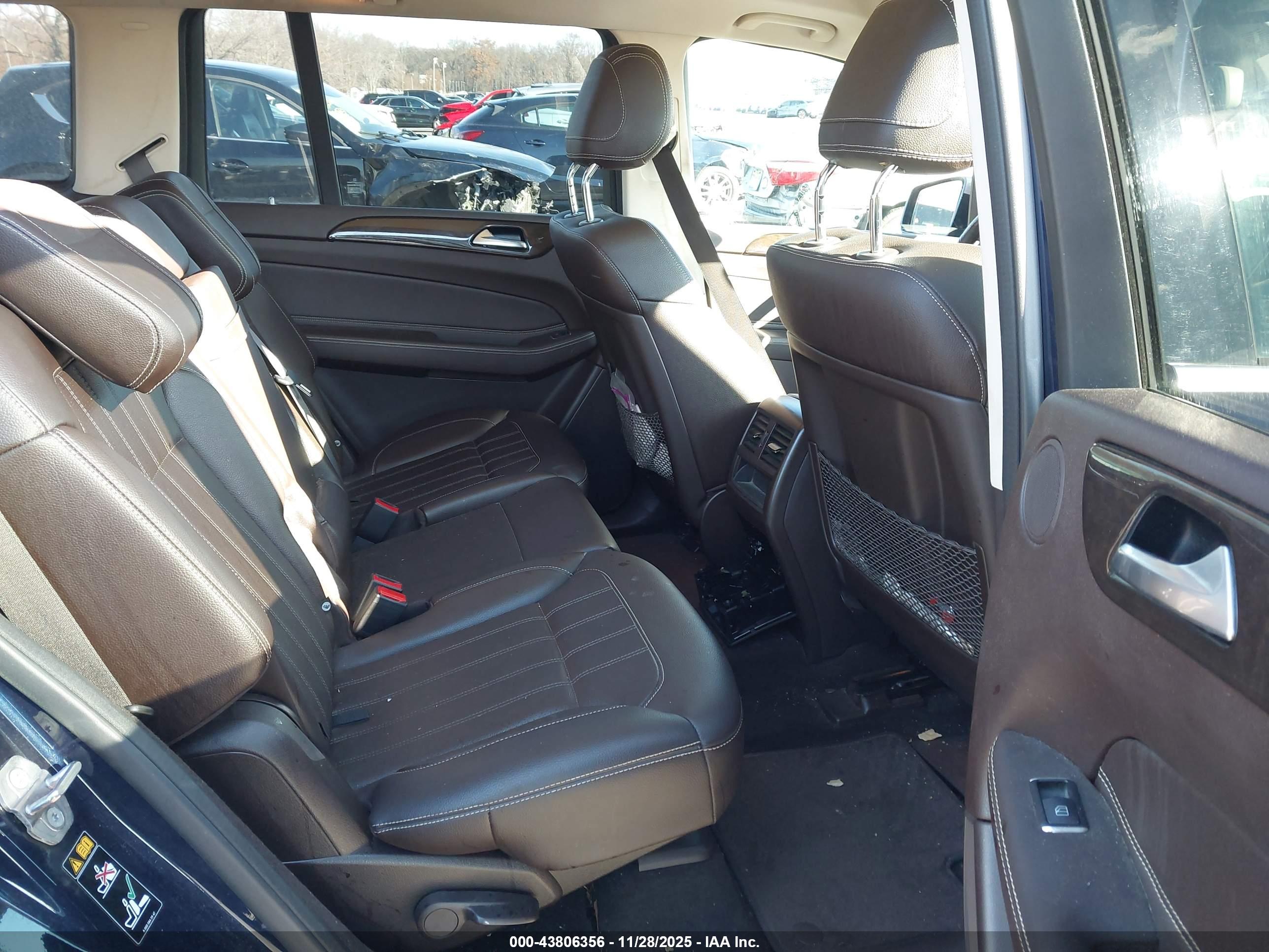 MERCEDES-BENZ GLS image 8