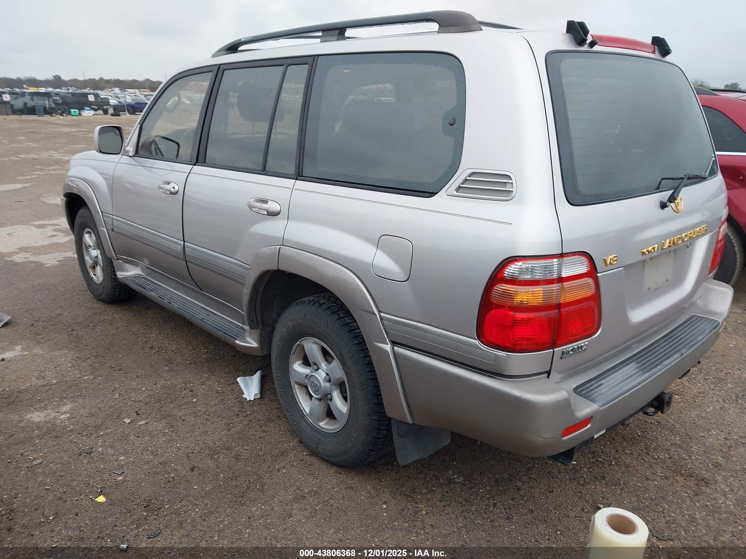 TOYOTA LAND image 3