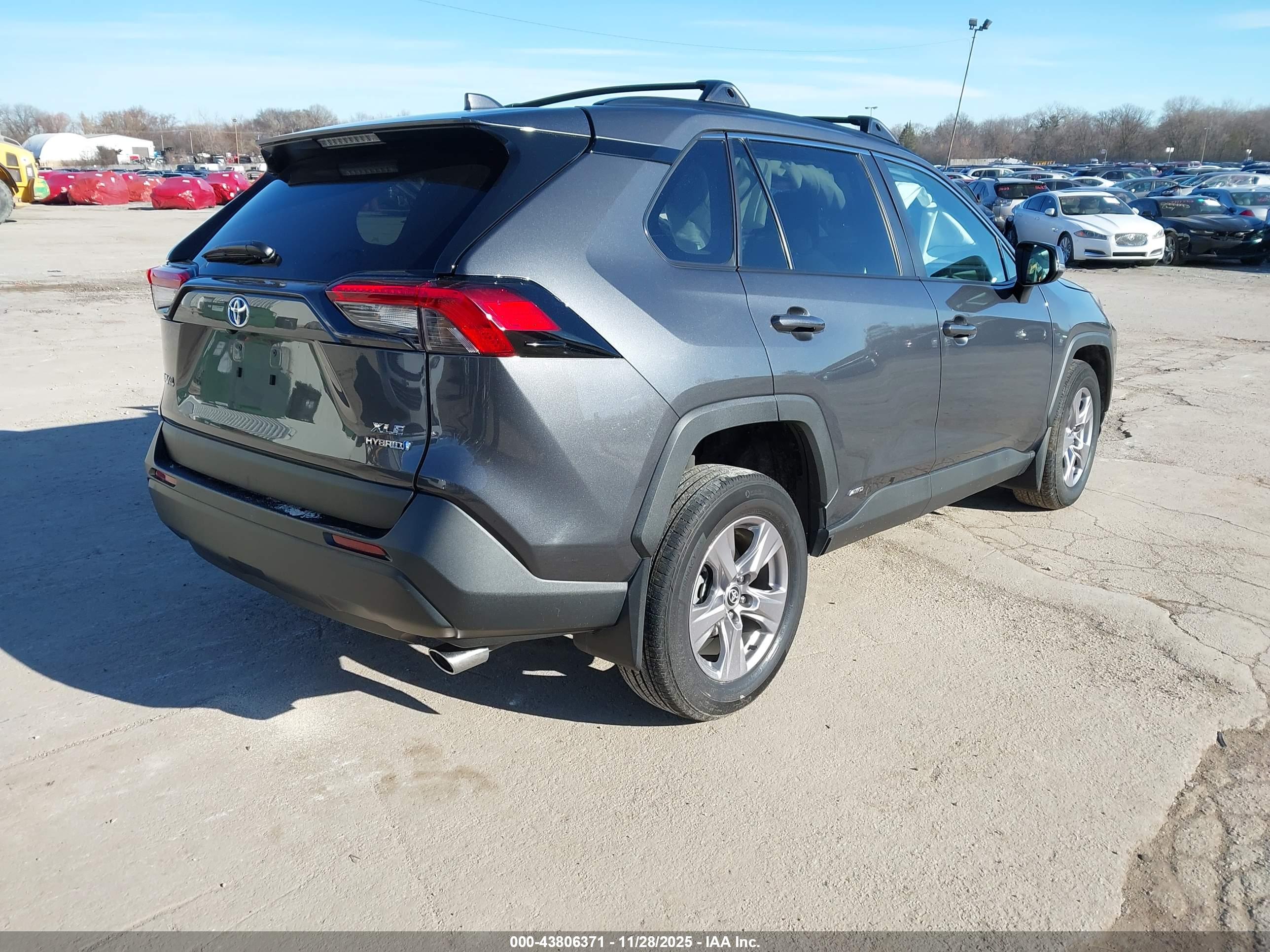 TOYOTA RAV4 image 4