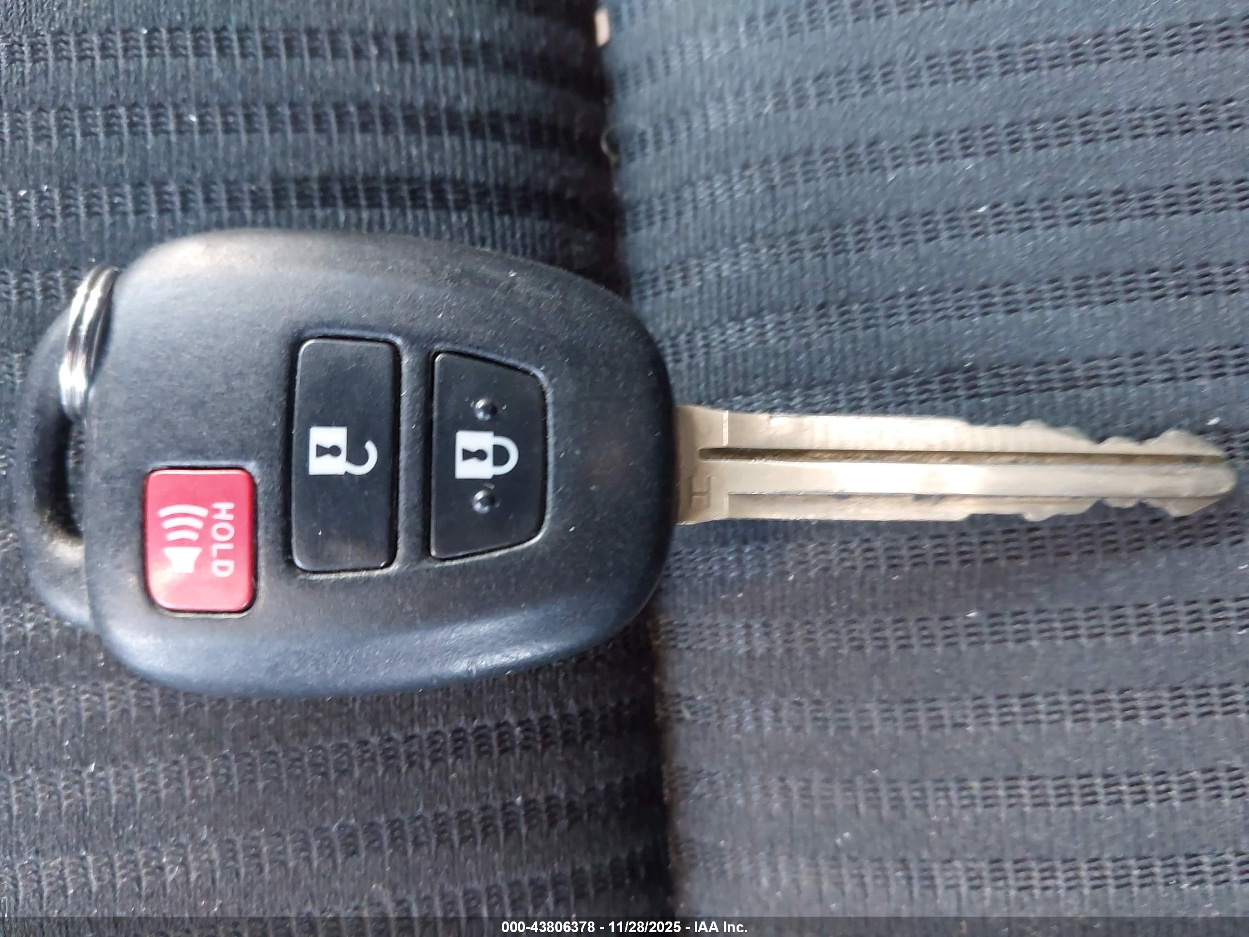 TOYOTA RAV4 image 11
