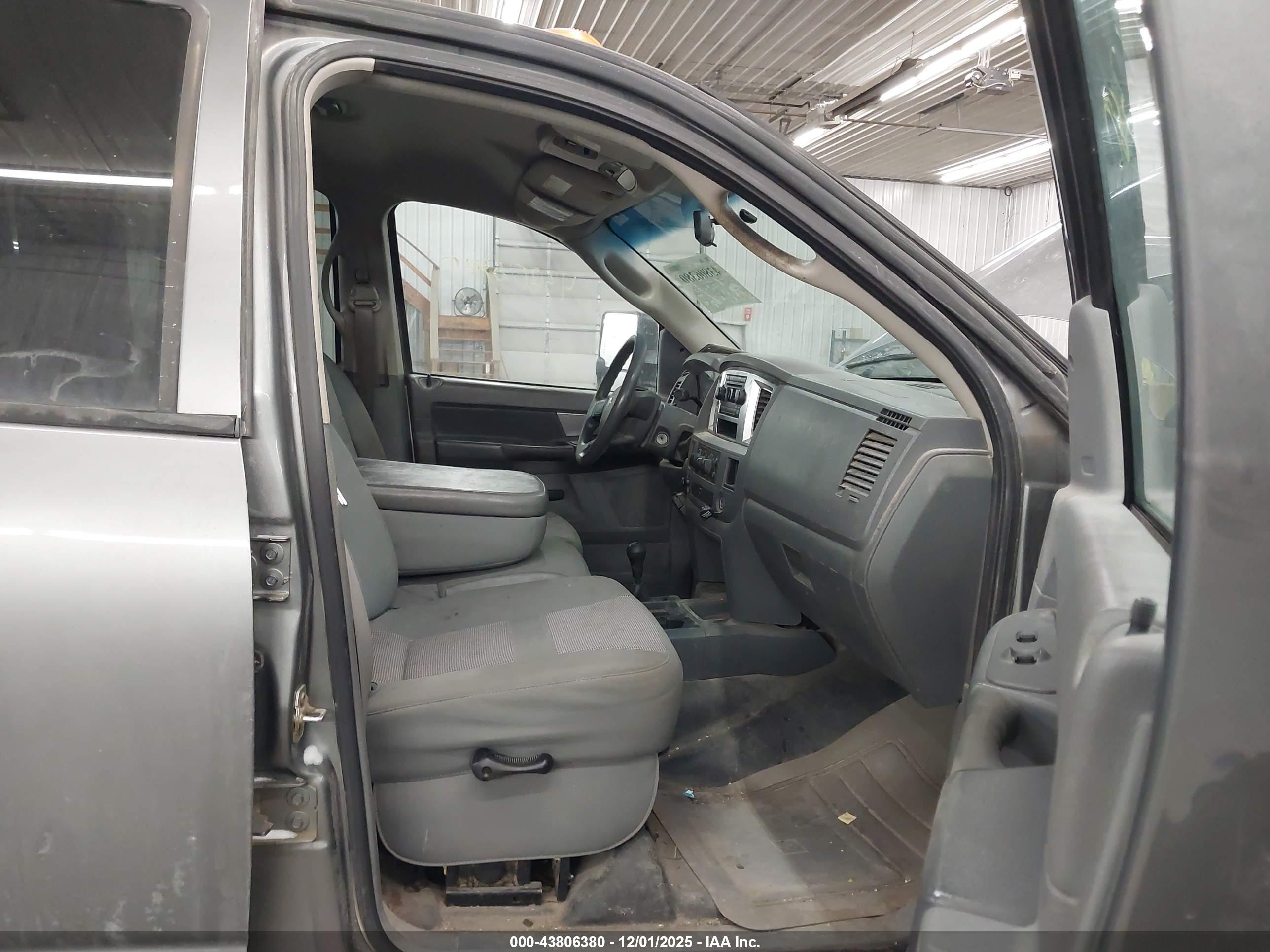 DODGE RAM image 5