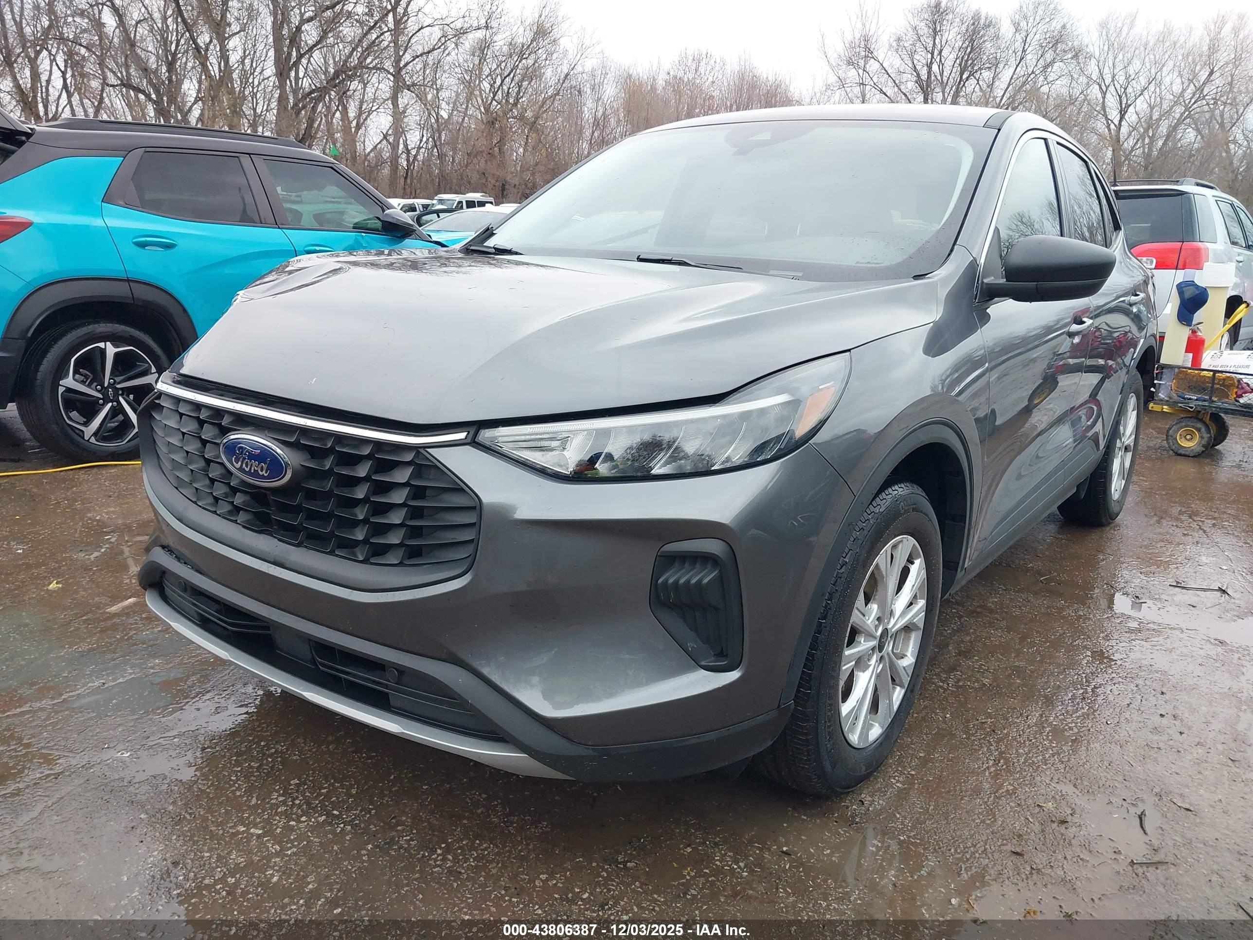 FORD ESCAPE image 2