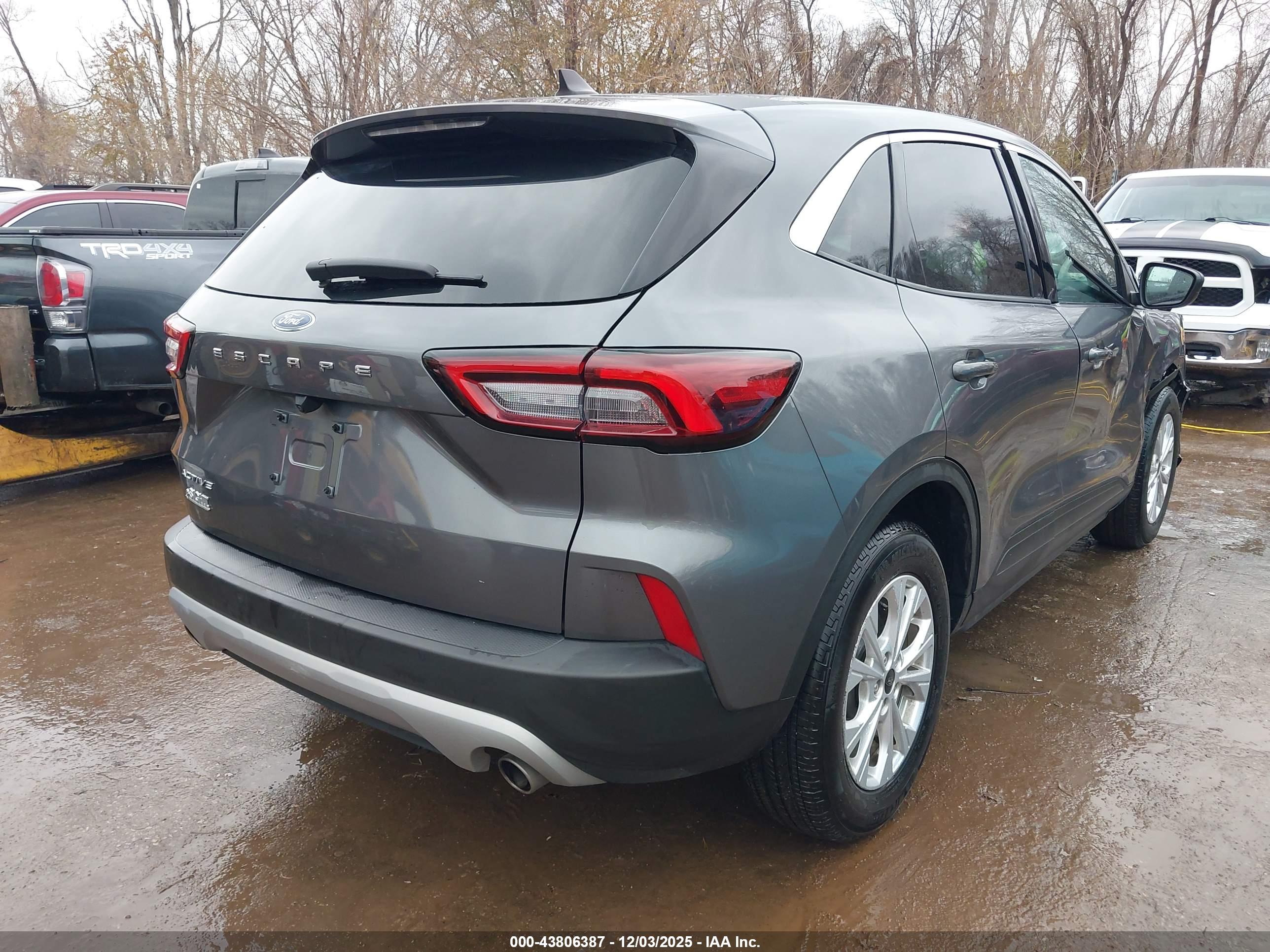 FORD ESCAPE image 4