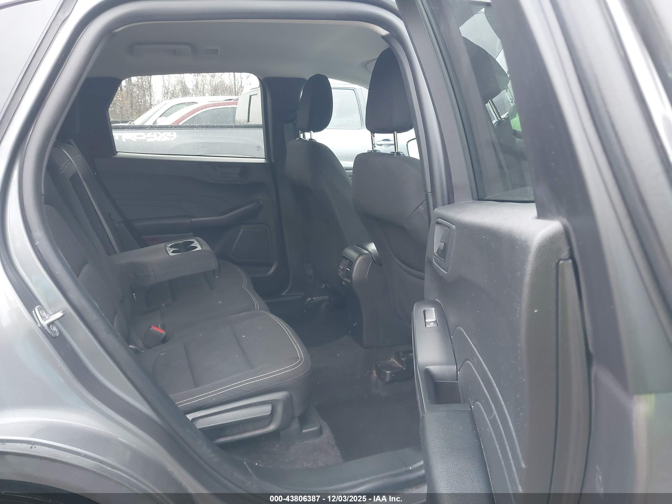 FORD ESCAPE image 8