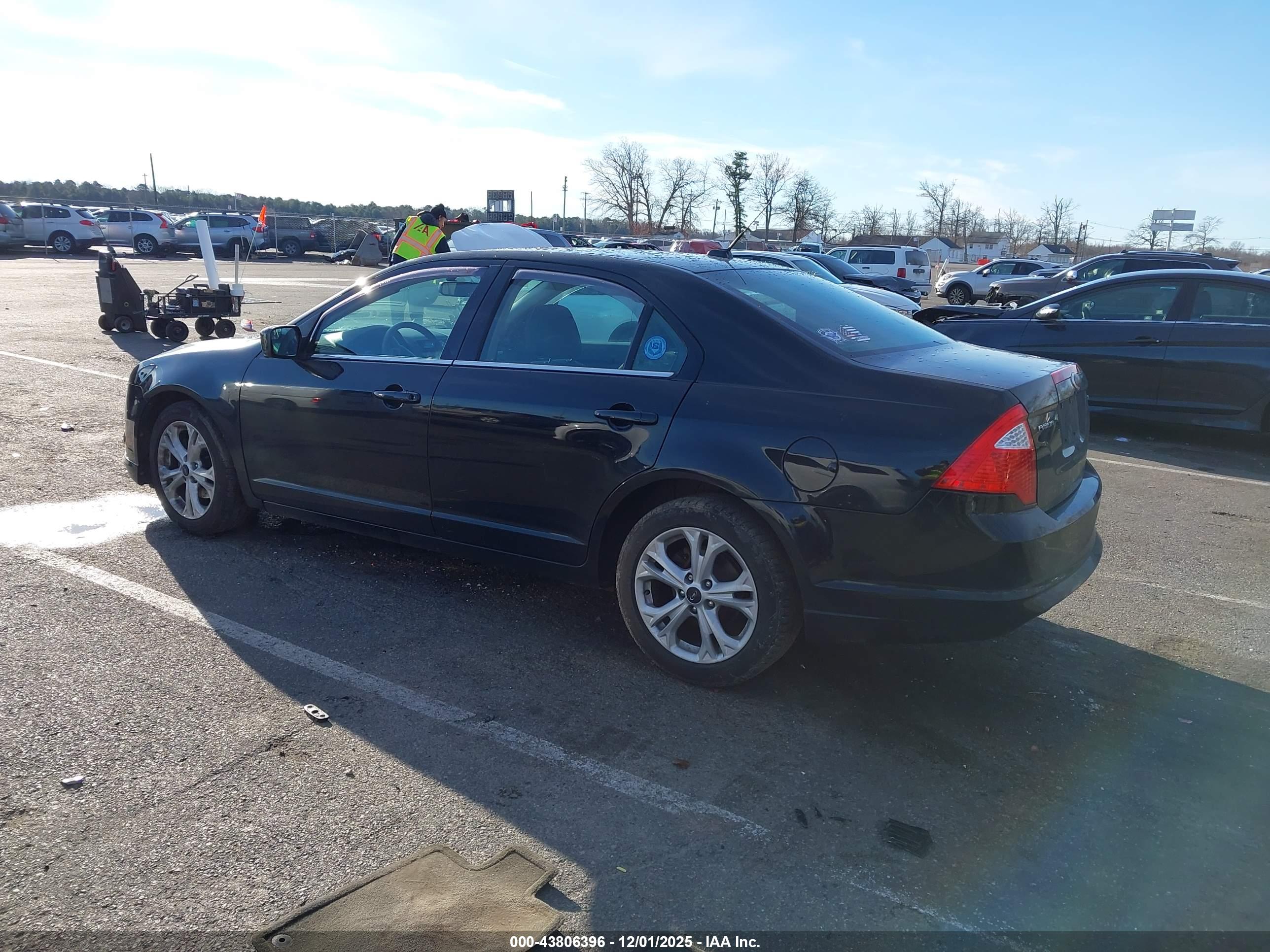 FORD FUSION image 3
