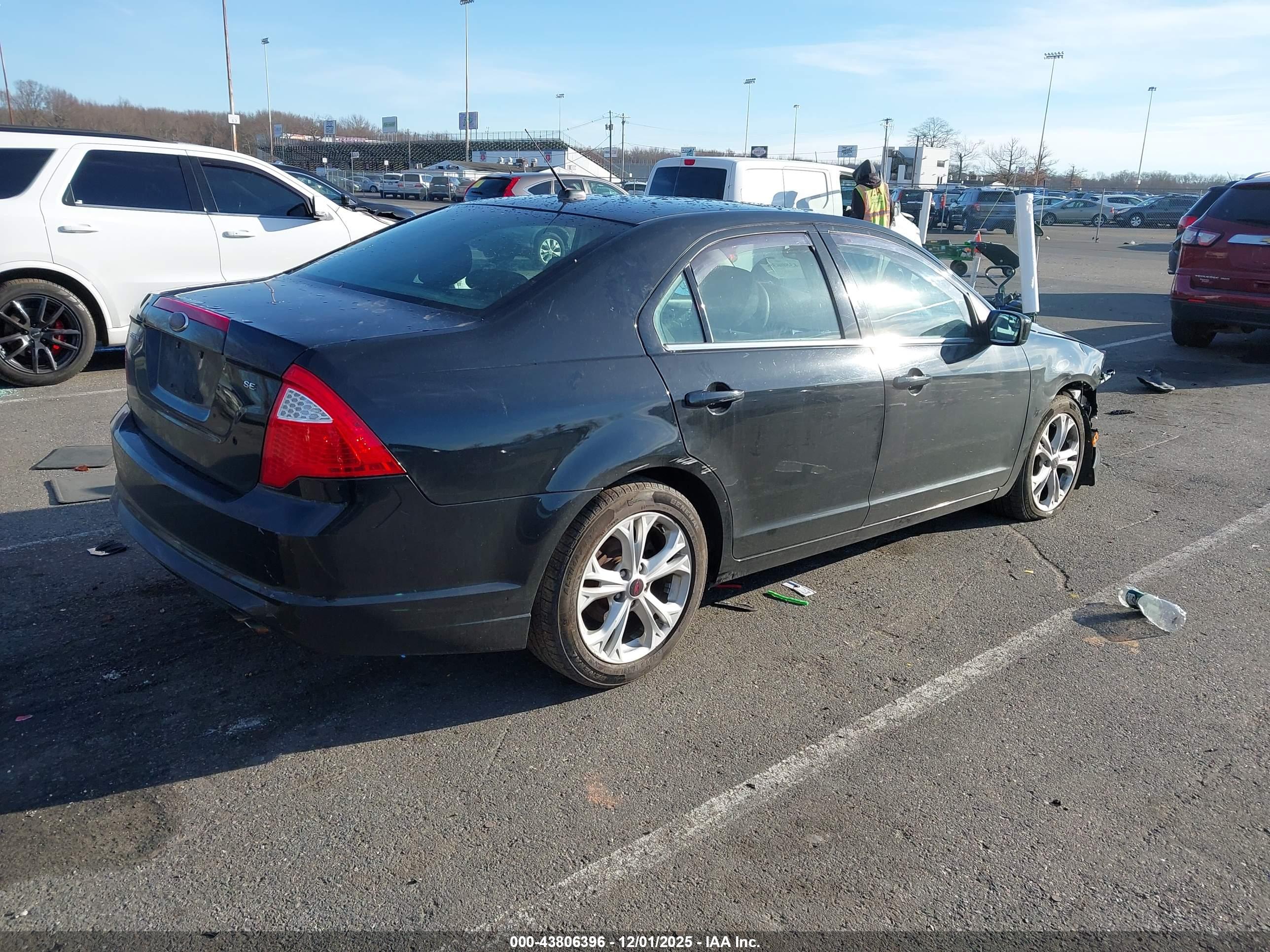 FORD FUSION image 4
