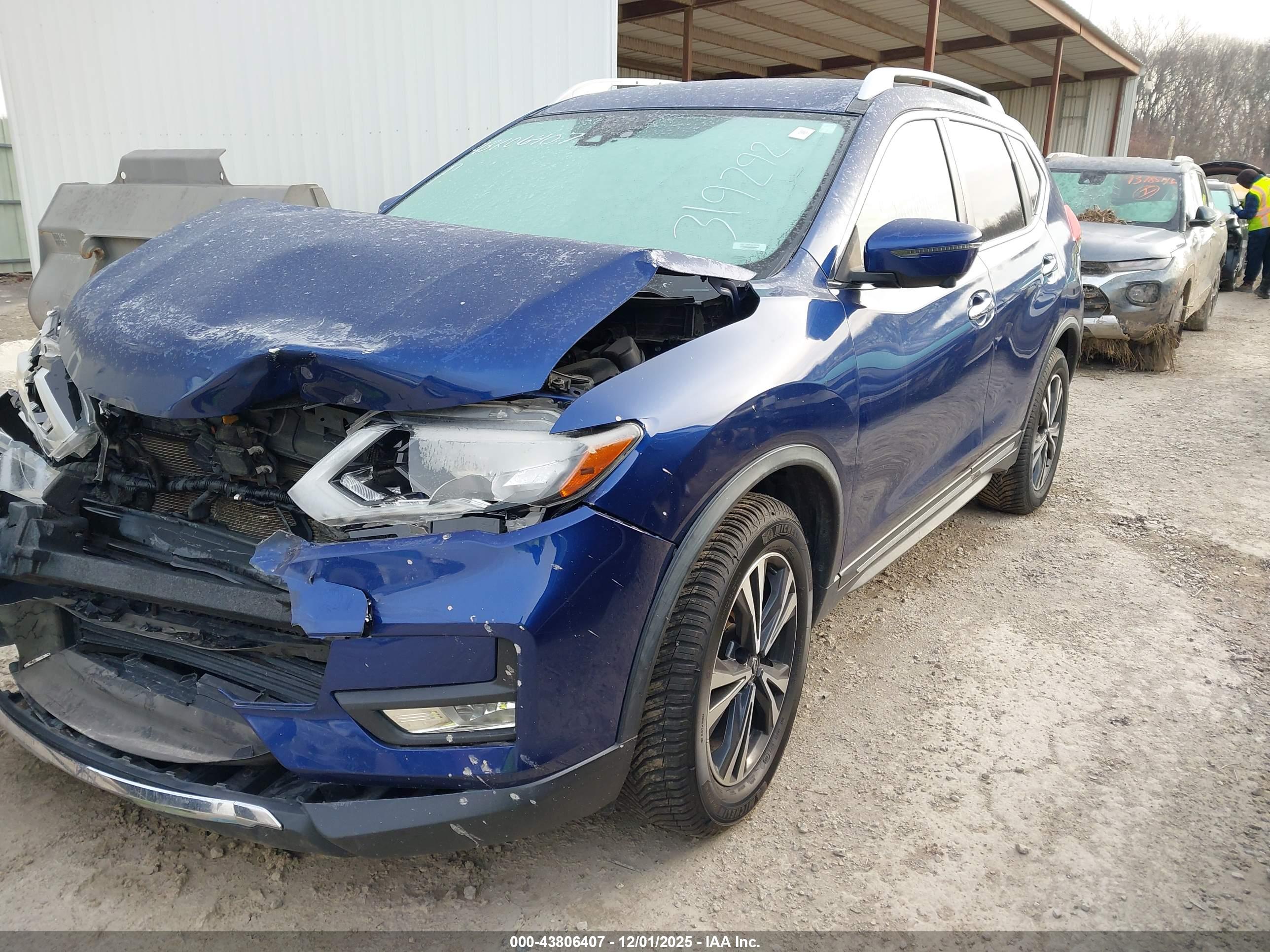 NISSAN ROGUE image 2