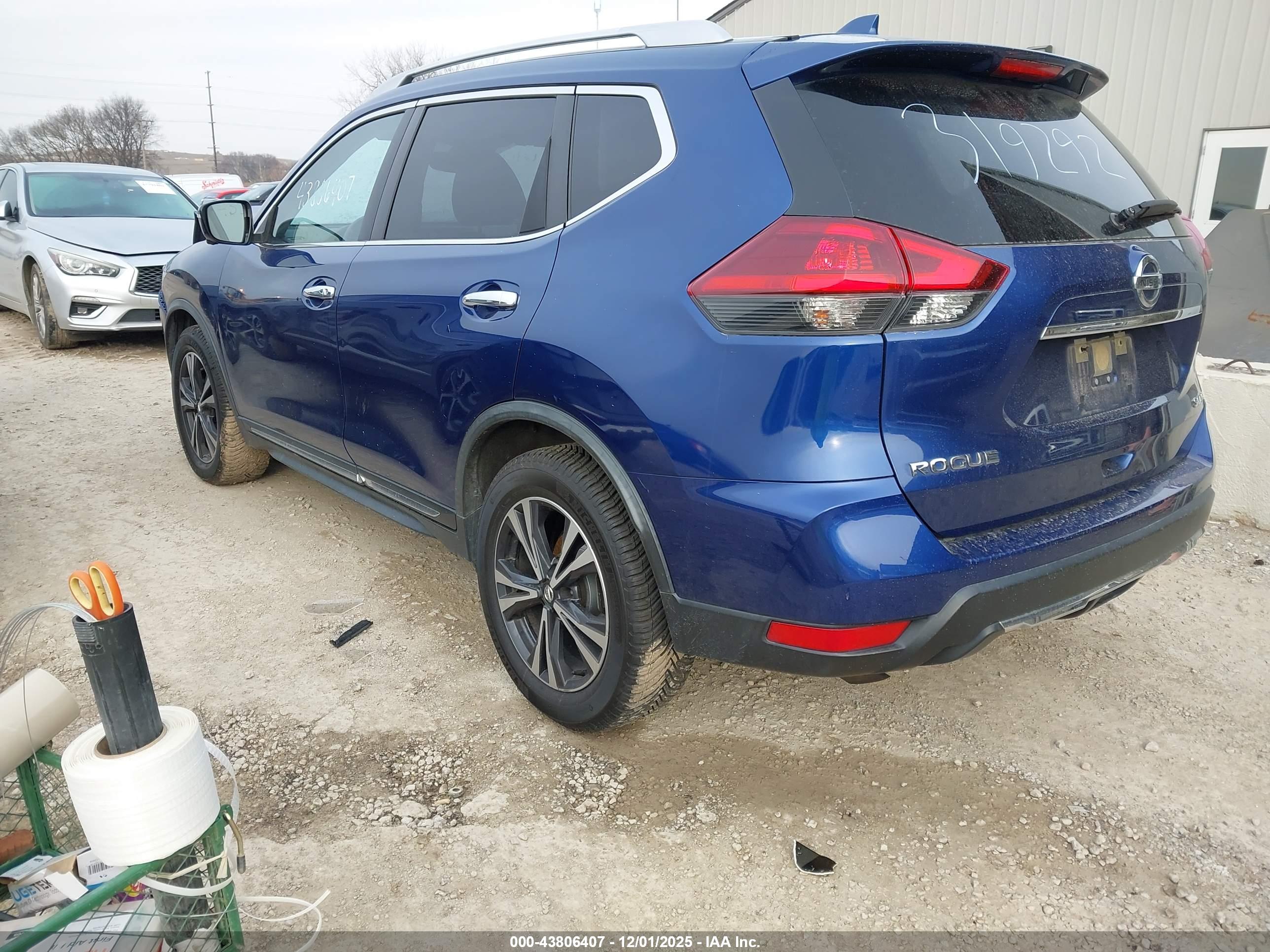 NISSAN ROGUE image 3