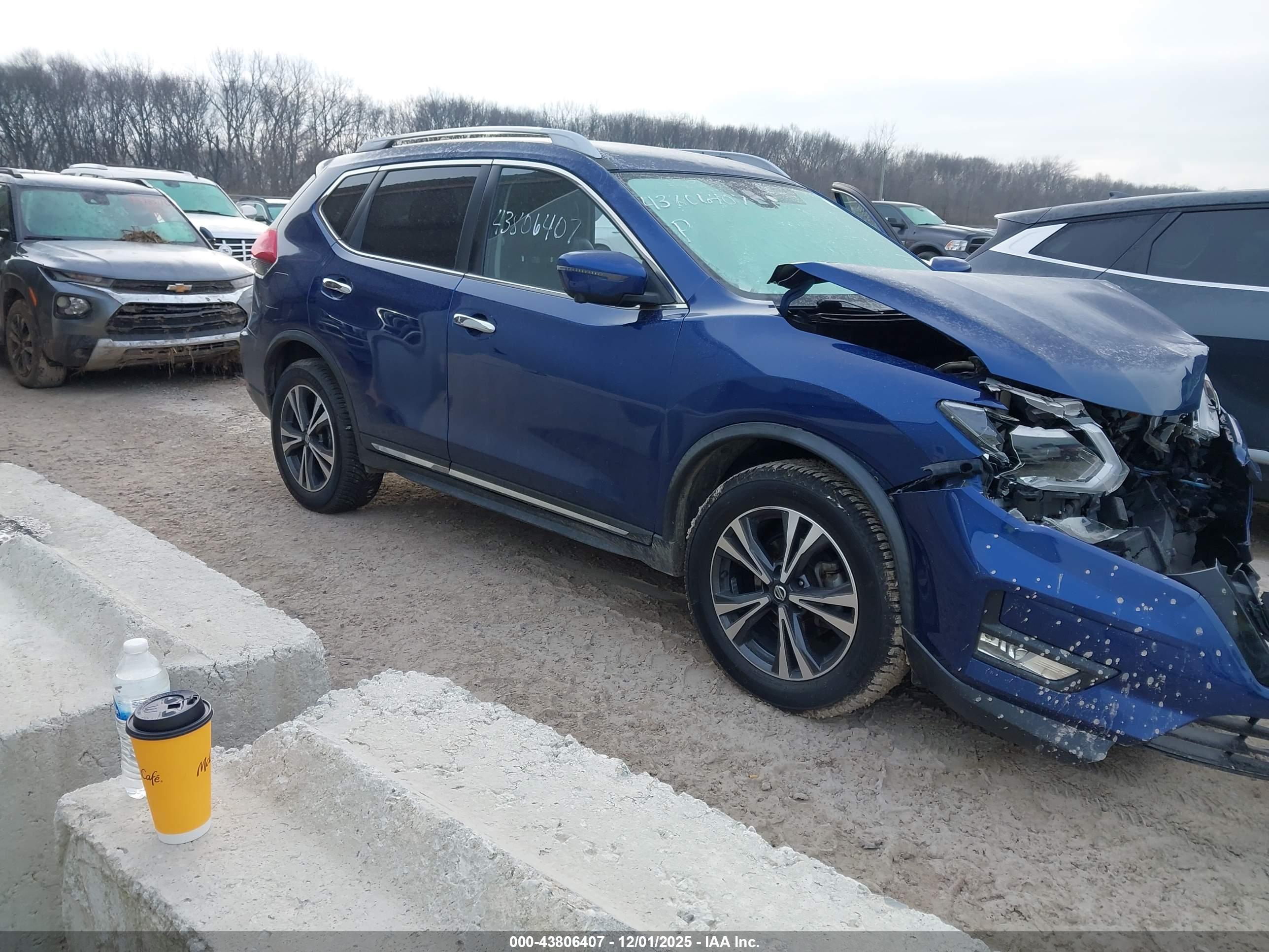 NISSAN ROGUE image 4
