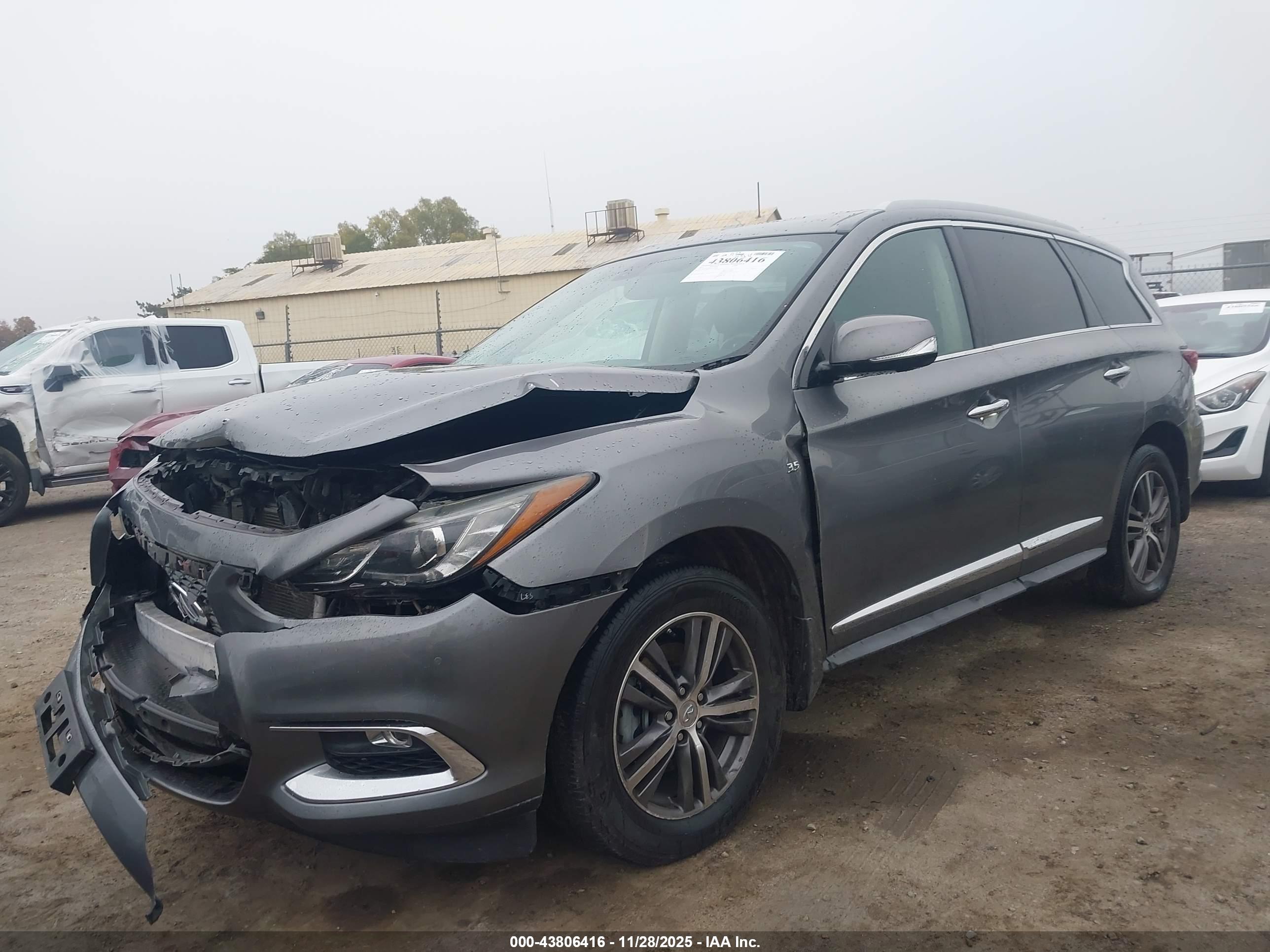 INFINITI QX60 image 2
