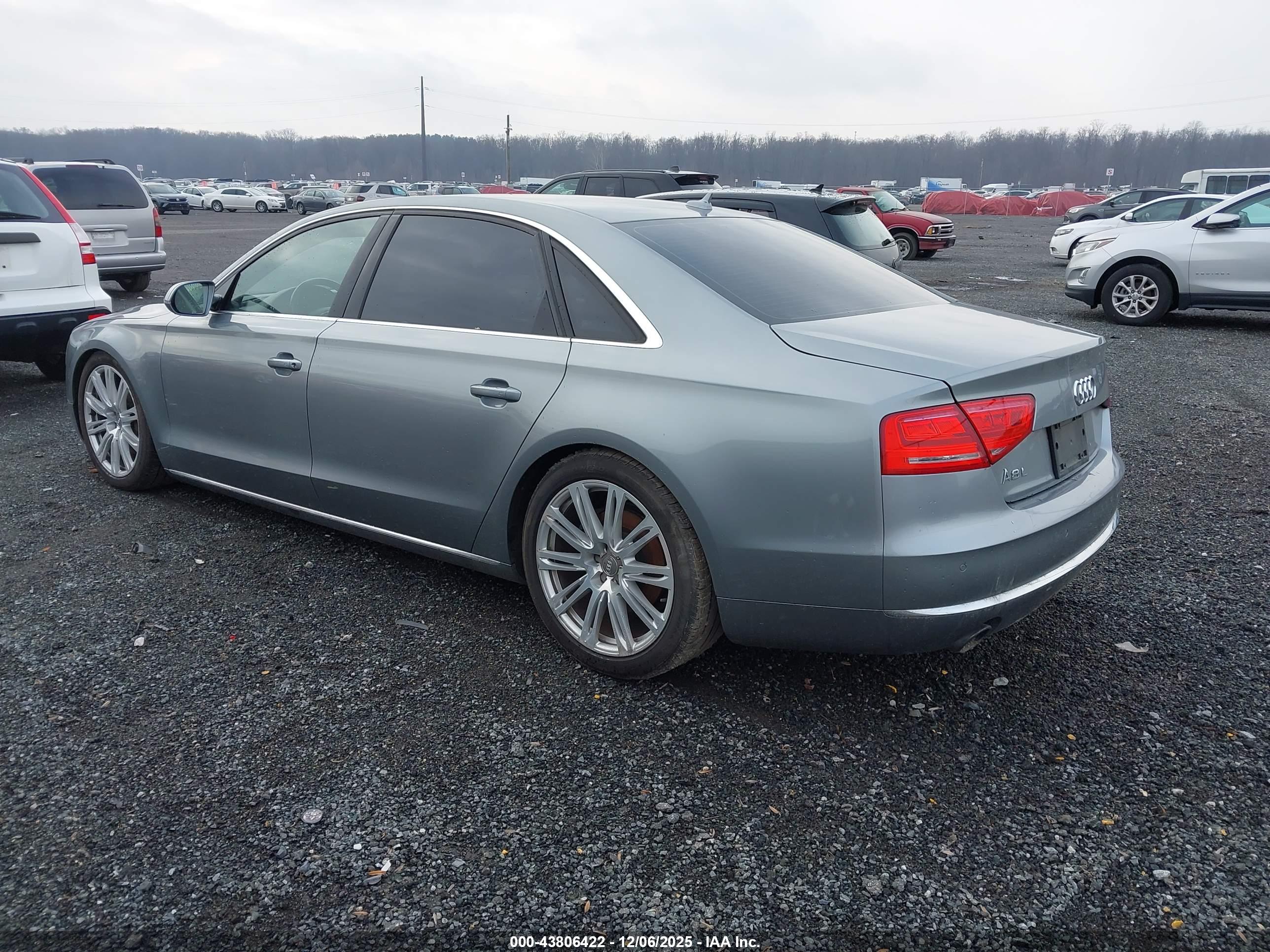 AUDI A8 image 3