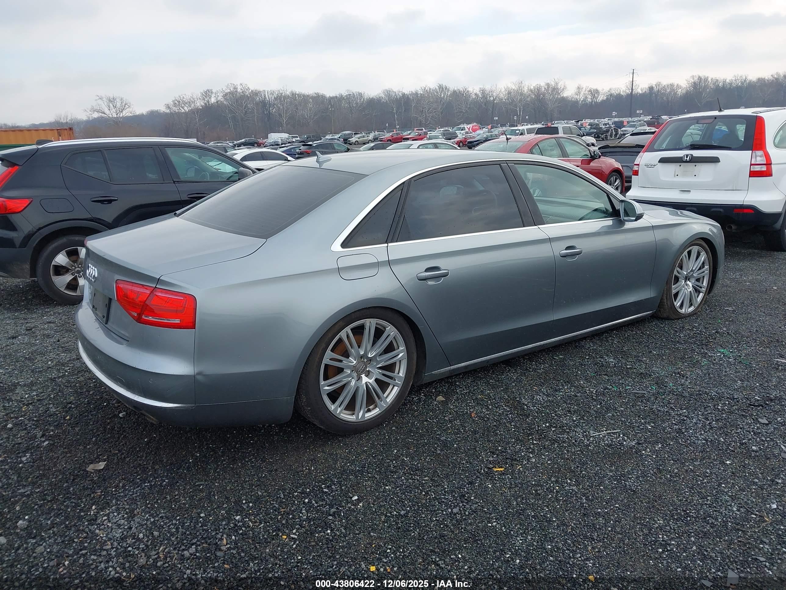AUDI A8 image 4