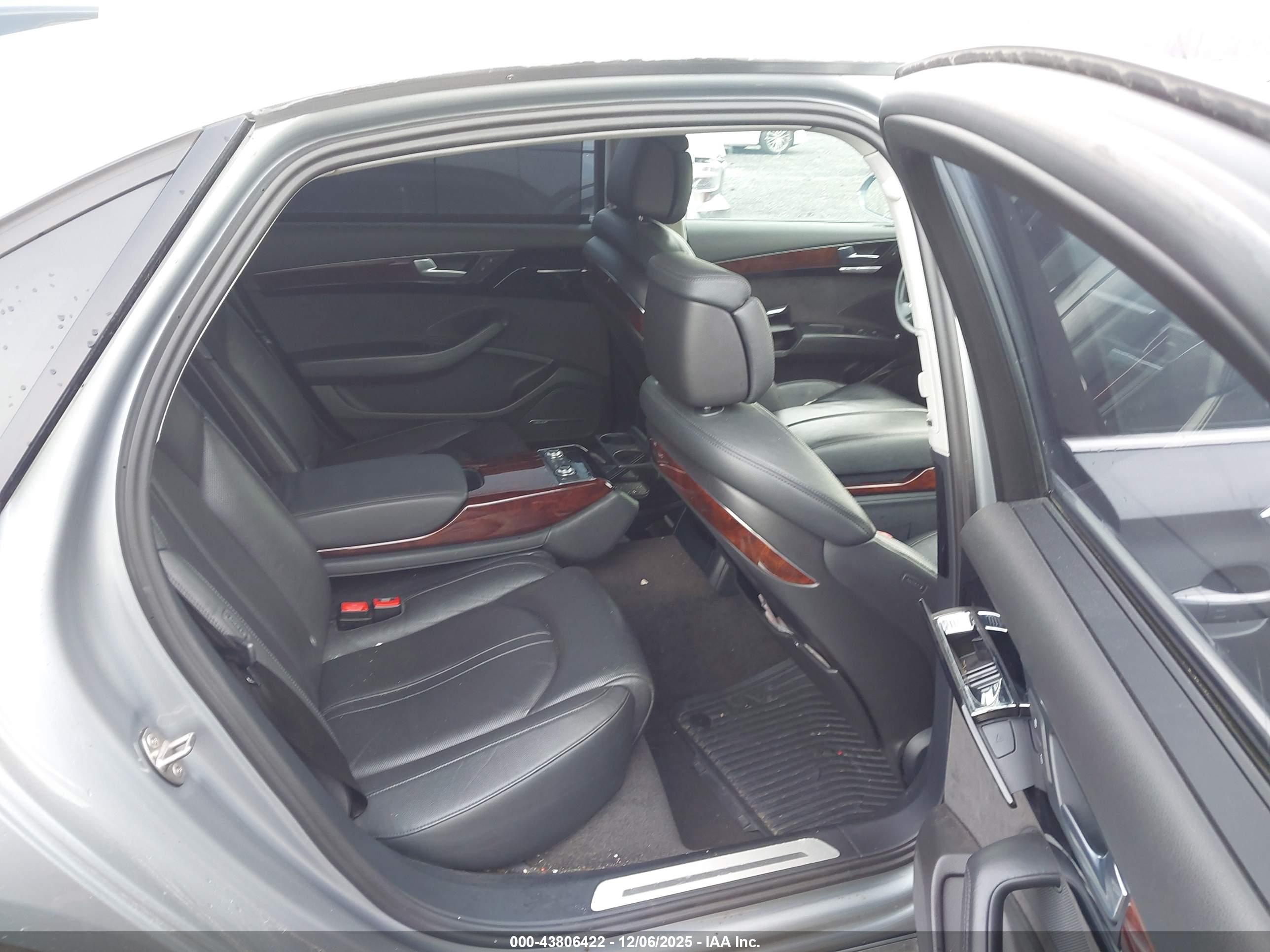 AUDI A8 image 8