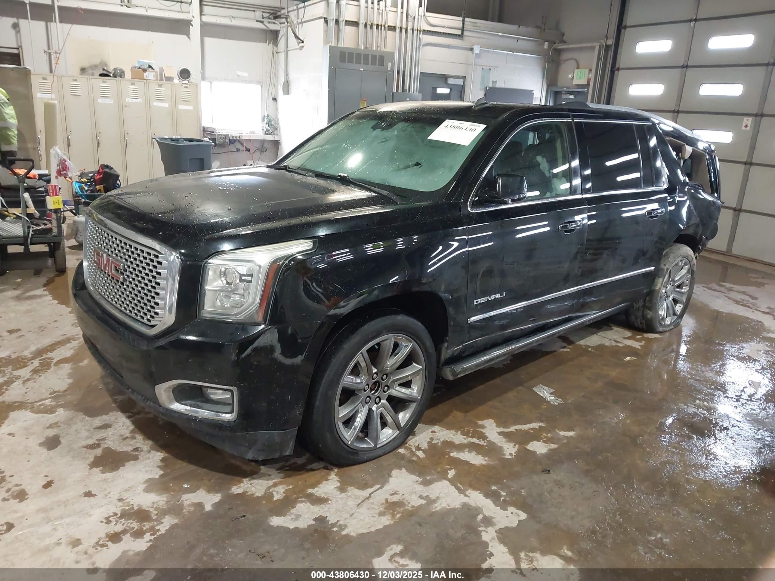 GMC YUKON image 2