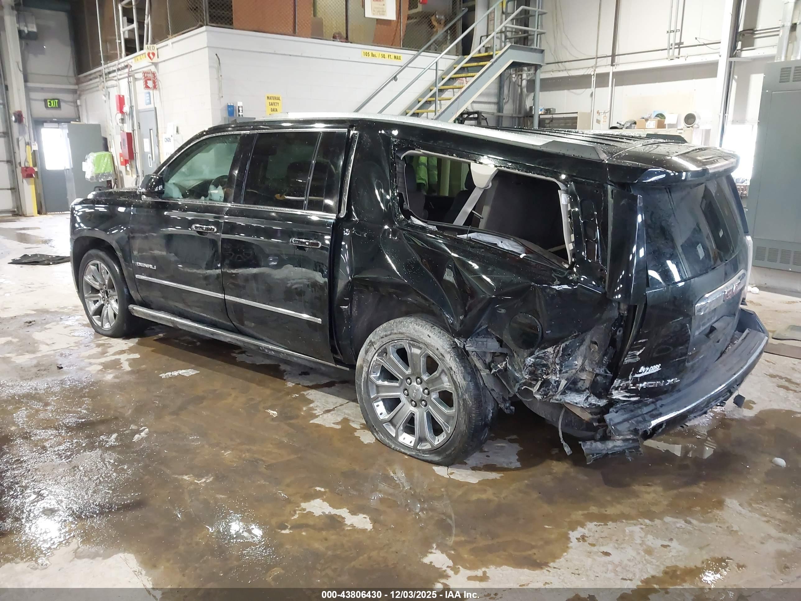 GMC YUKON image 3