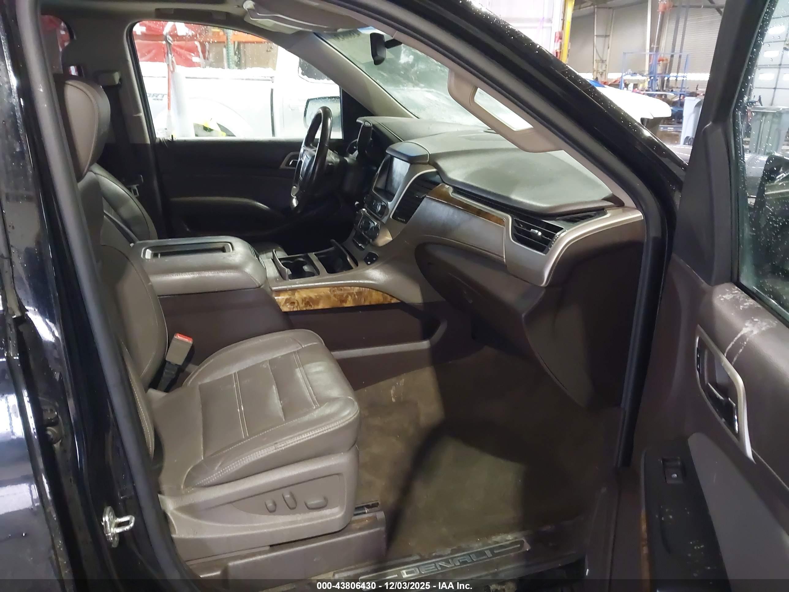 GMC YUKON image 5