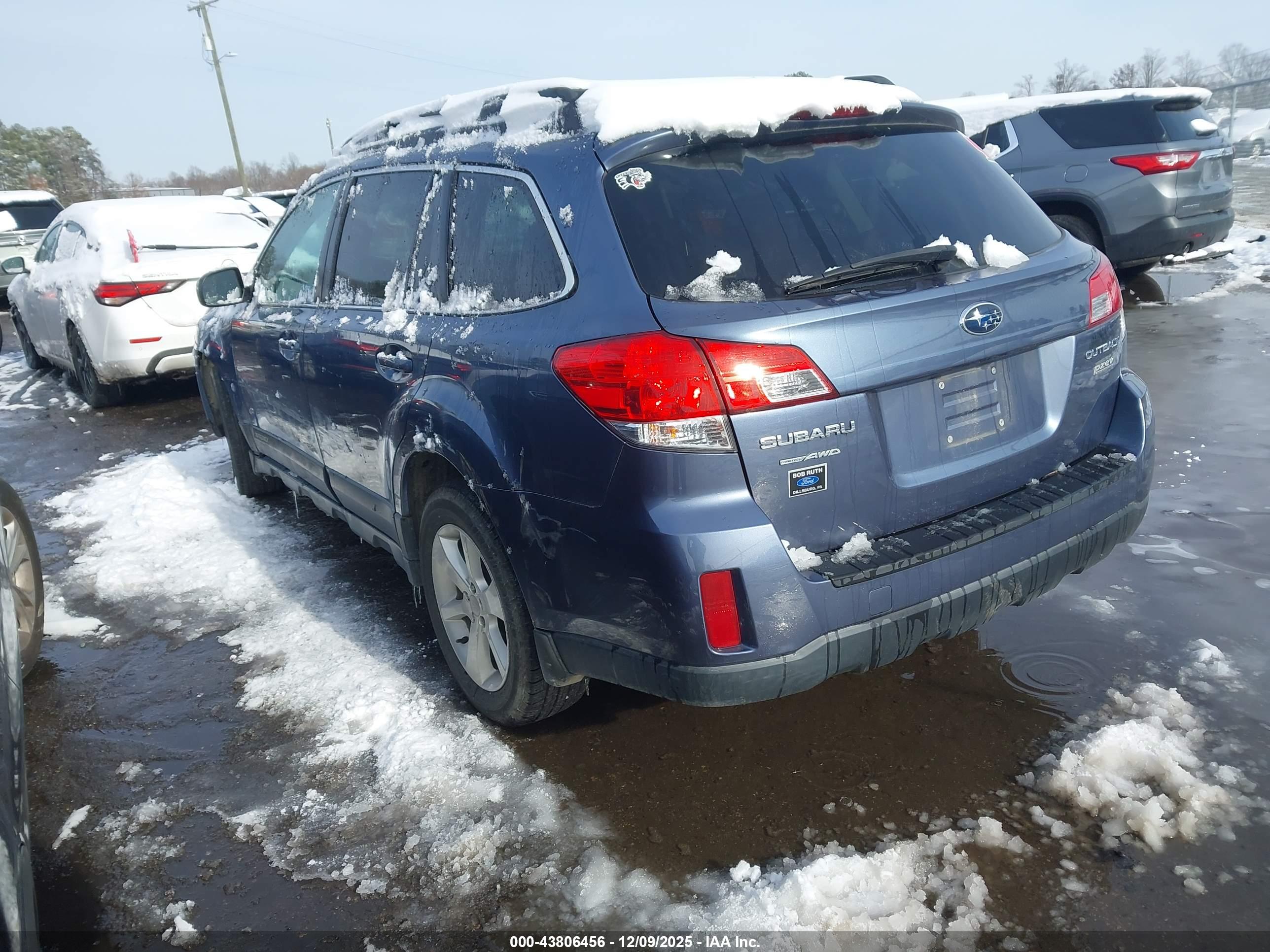 SUBARU OUTBACK image 3